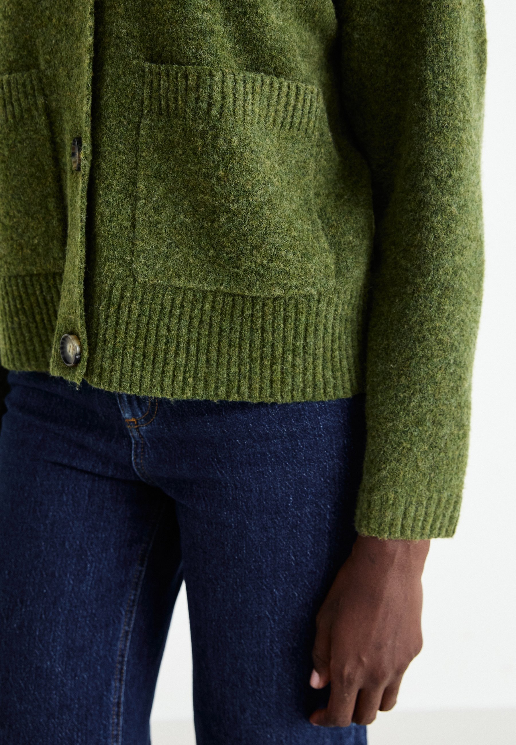 Vero Moda BOOM LS V-NECK BUTTON NOOS - Cardigan - Zypresse