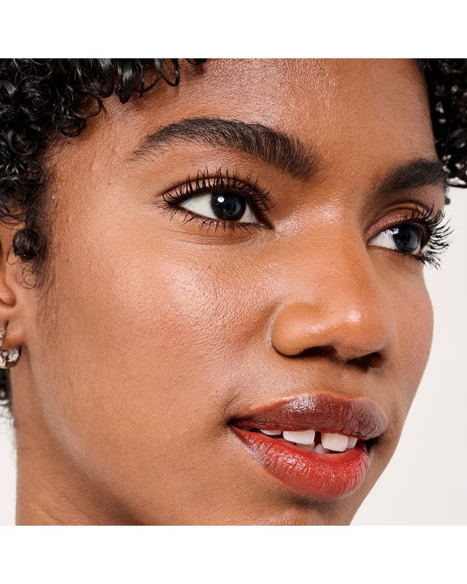 BENEFIT COSMETICS Gene care se întind
