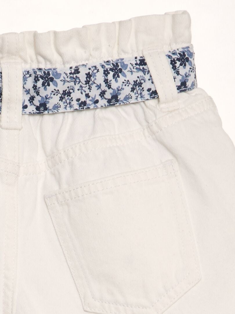 Pantalones cortos vaqueros de mezclilla con estampado de bolsas de papel - BLANCOS