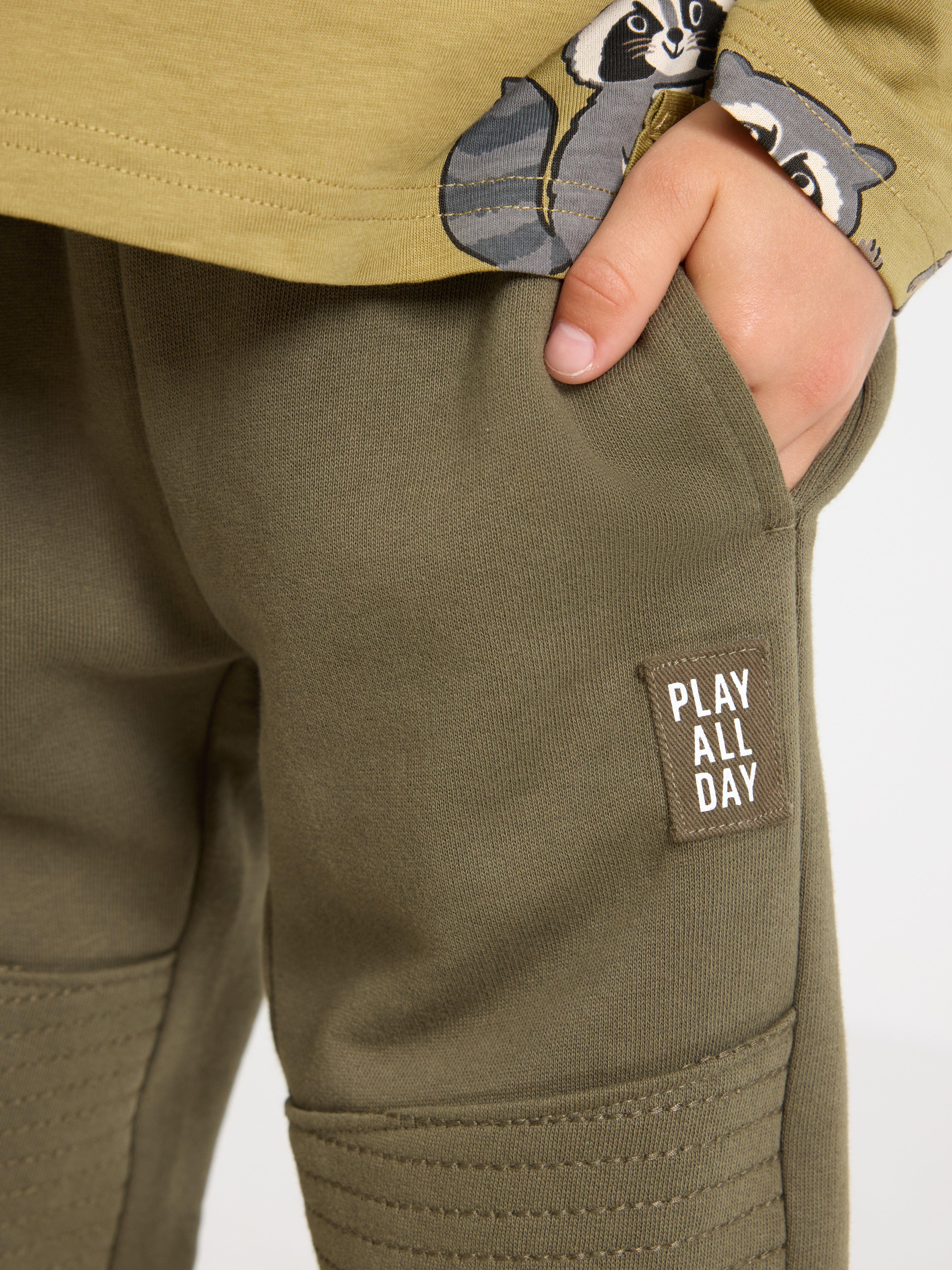 Pantalones deportivos con rodillas reforzadas