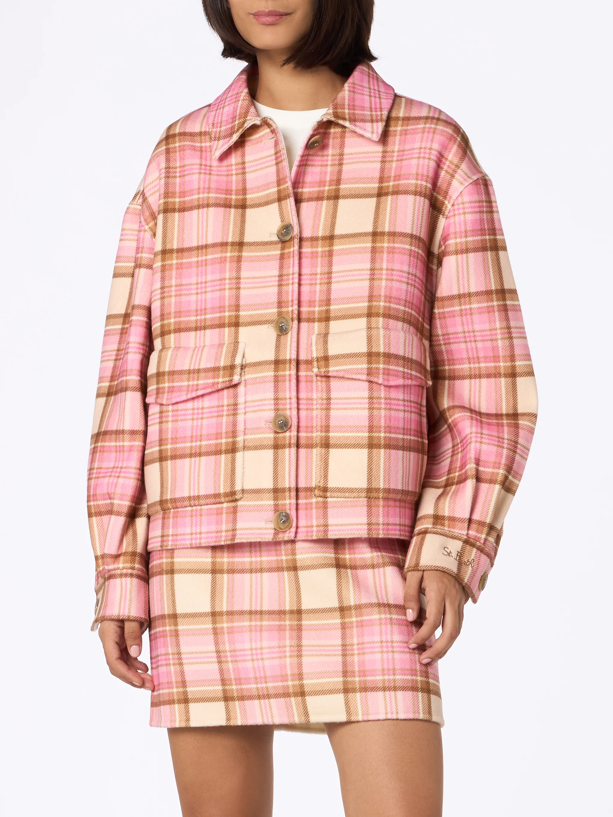 Camisa corta para mujer Bonnibell con estampado de tartán rosa.