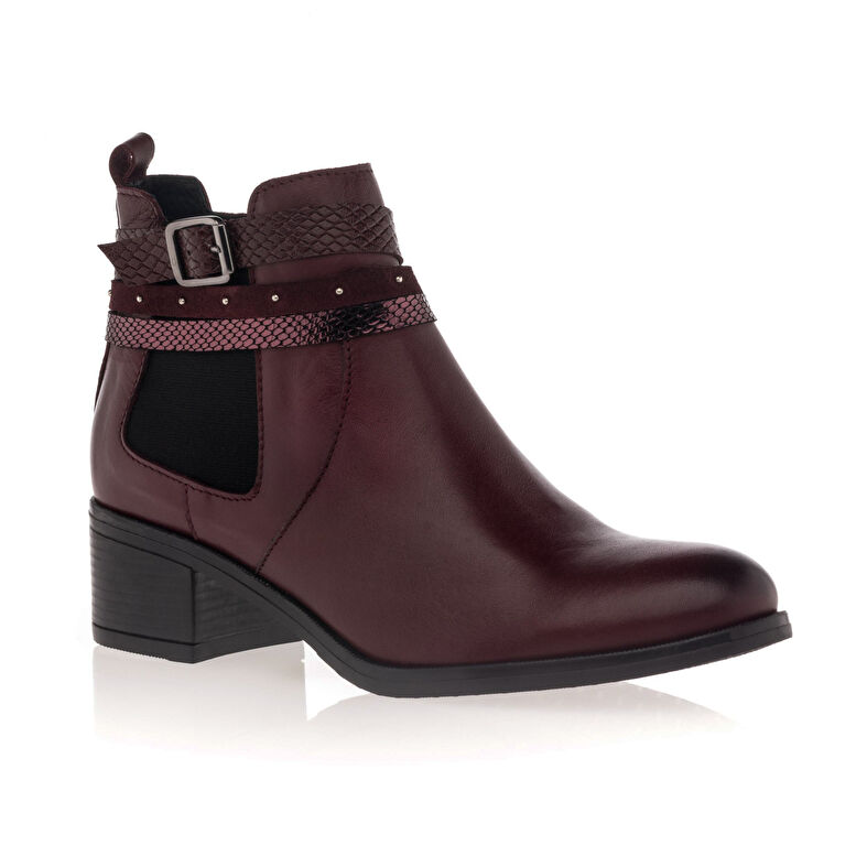 Rote Damenstiefel / Stiefeletten