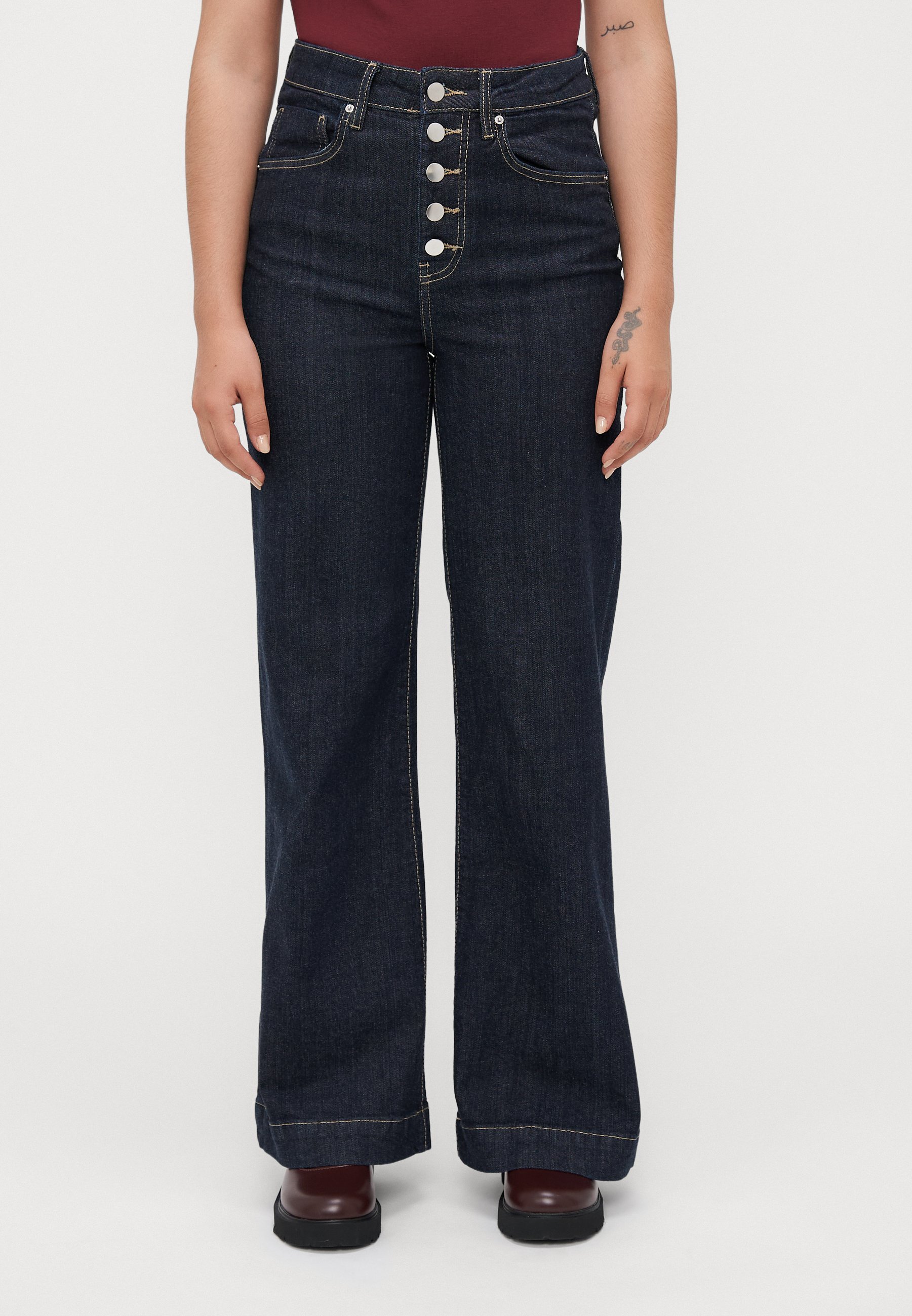 Gina Tricot Petite TAILORED - Jeans a zampa - risciacquare