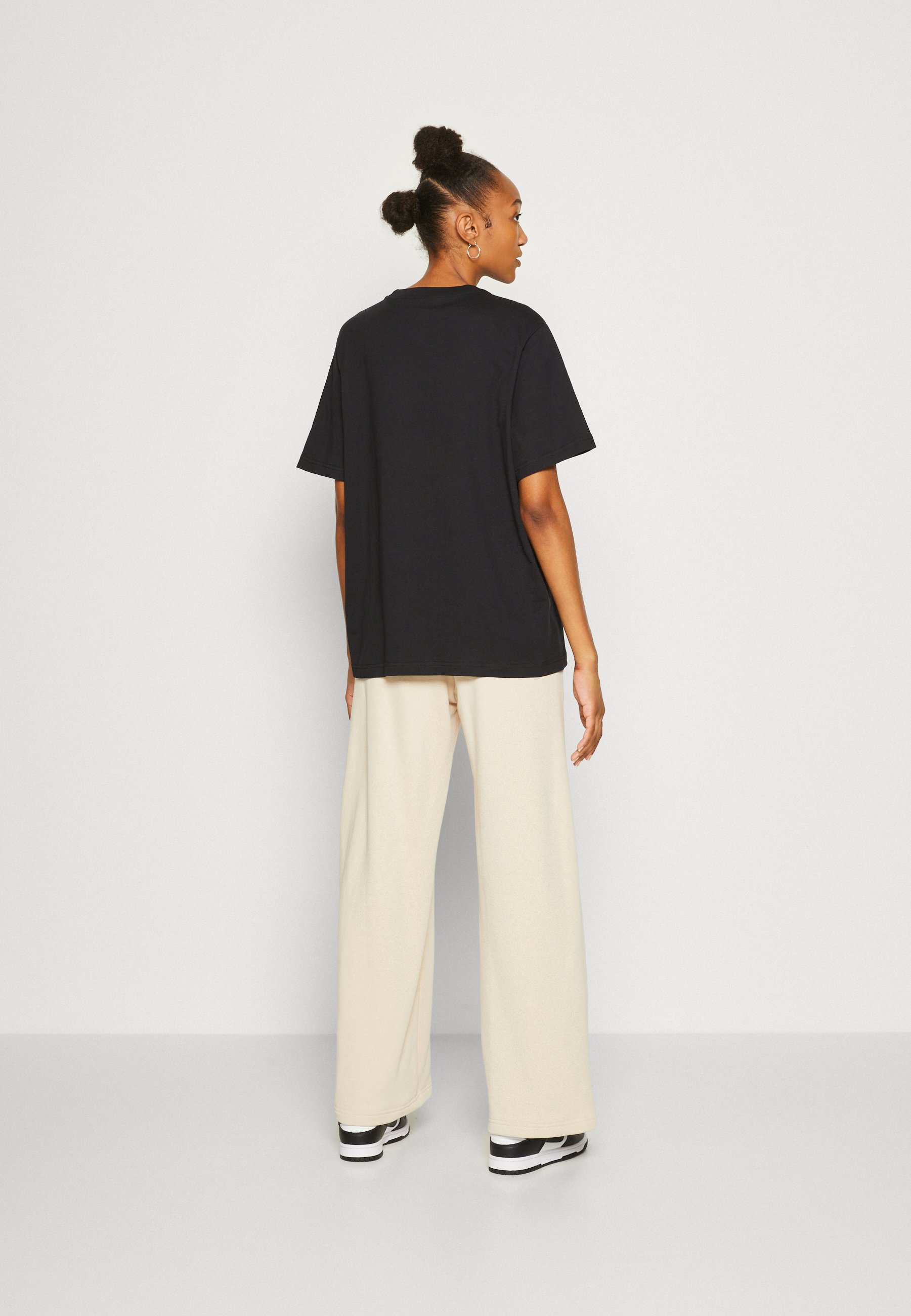 Nike Sportswear TEE - Koszulka podstawowa - czarno-biała