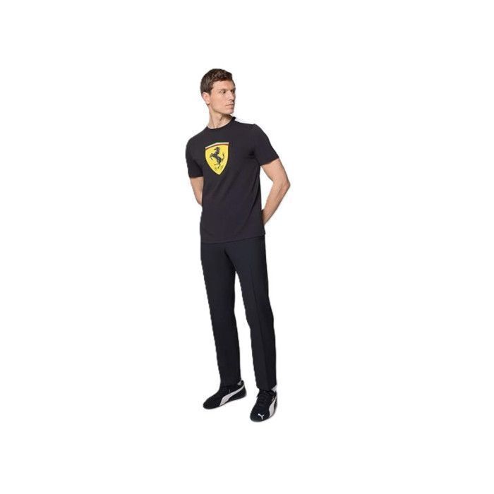 Camiseta PUMA Scuderia Ferrari F1 para hombre con gran logo Scudetto negro.