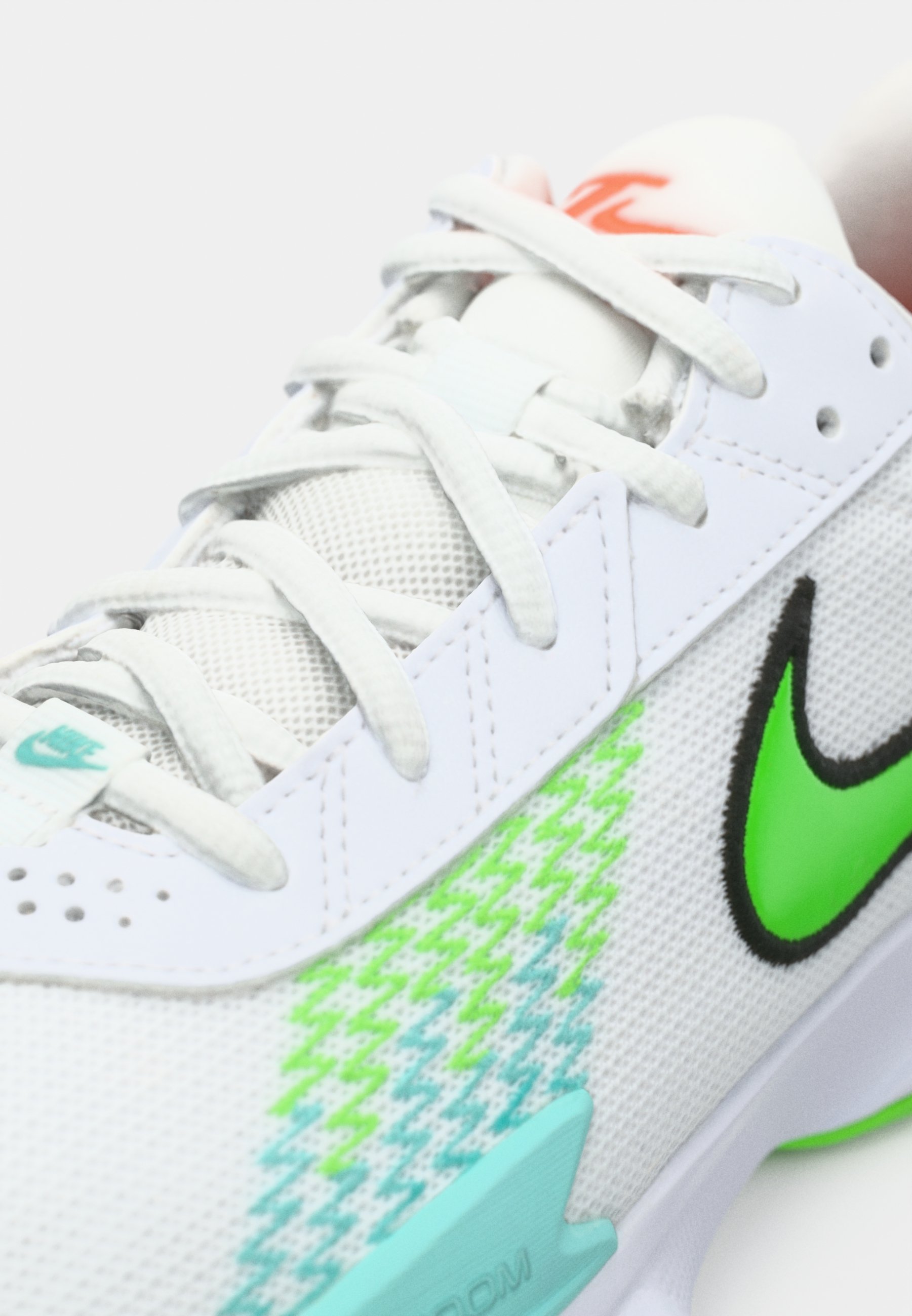Nike Performance GT CUT ACADEMY - Buty do koszykówki - biały/zielony/bielony turkus/czarny