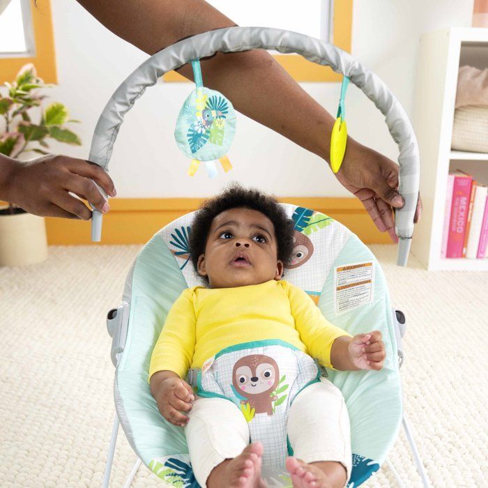 Cadeira de balanço vibratória para bebês BRIGHT STARTS Wild Wonders - Arco de brinquedos removível, cinto de segurança de 3 pontos