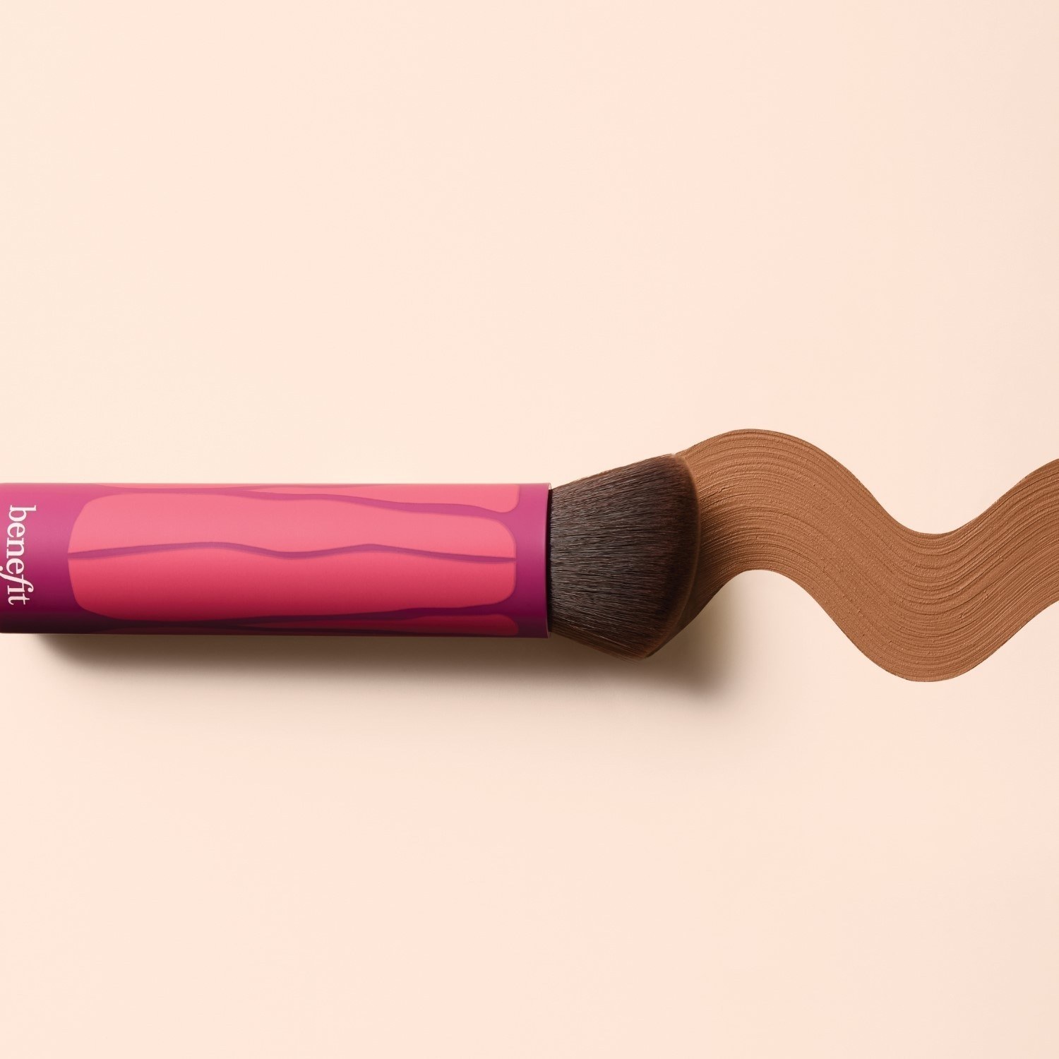 „Benefit Applicator Bronzer & Blush Collection“ bronzantų ir skaistalų kolekcijos šepetėlis „Hoola WaveMaker Bronzing Balm Brush“ – 1 vnt.