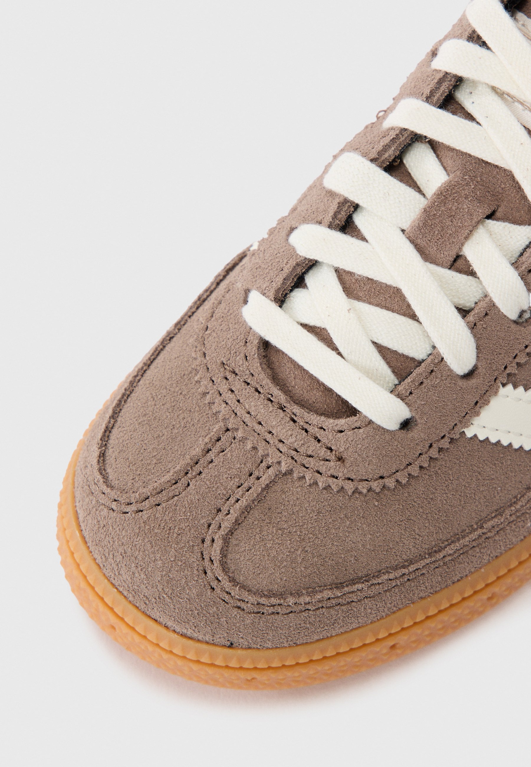 adidas Originals HANDBALL SPEZIAL UNISEX - Sneakers laag - earth strata/off white/gum