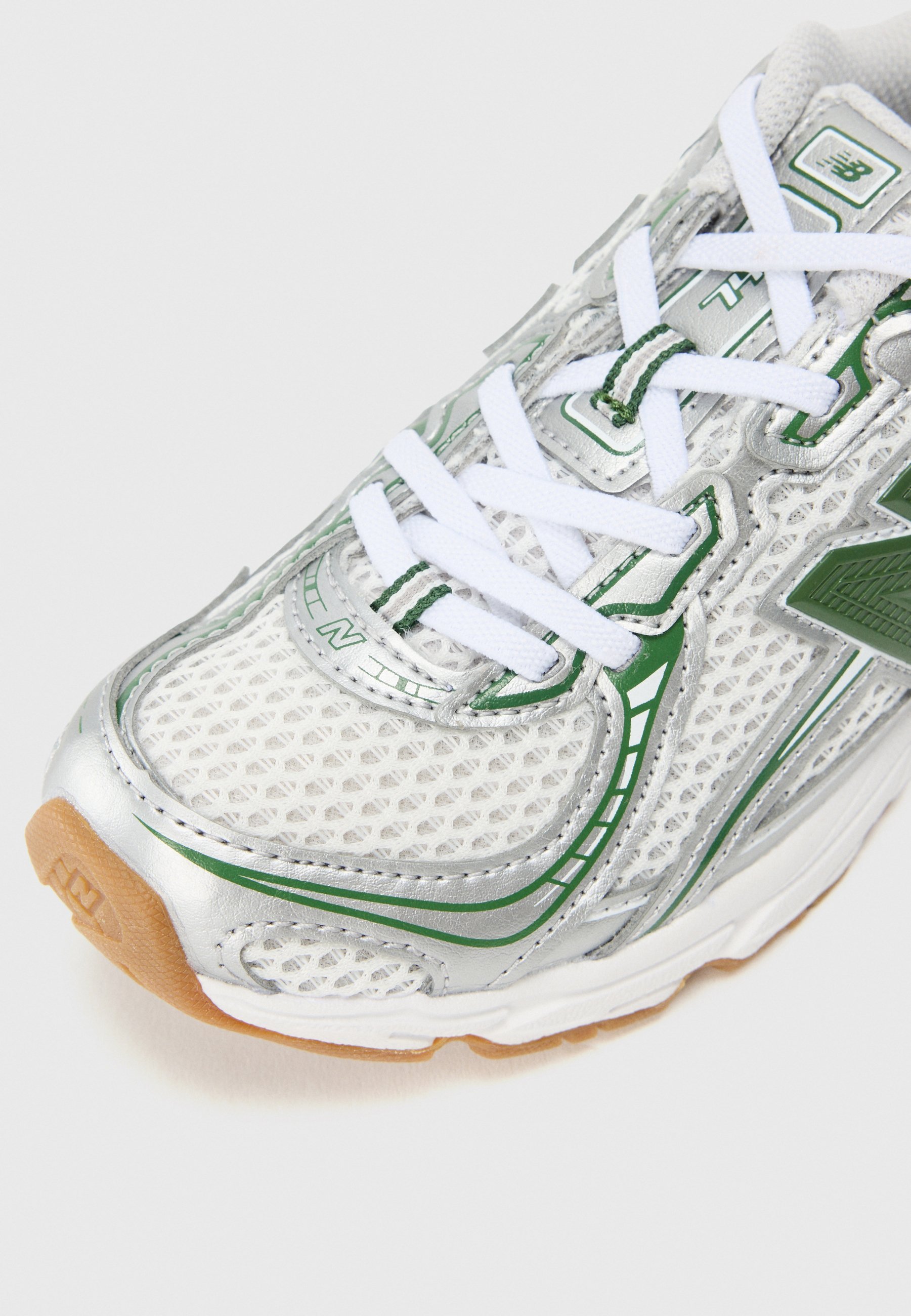 New Balance 740 - Scarpe da ginnastica - color argento metallizzato
