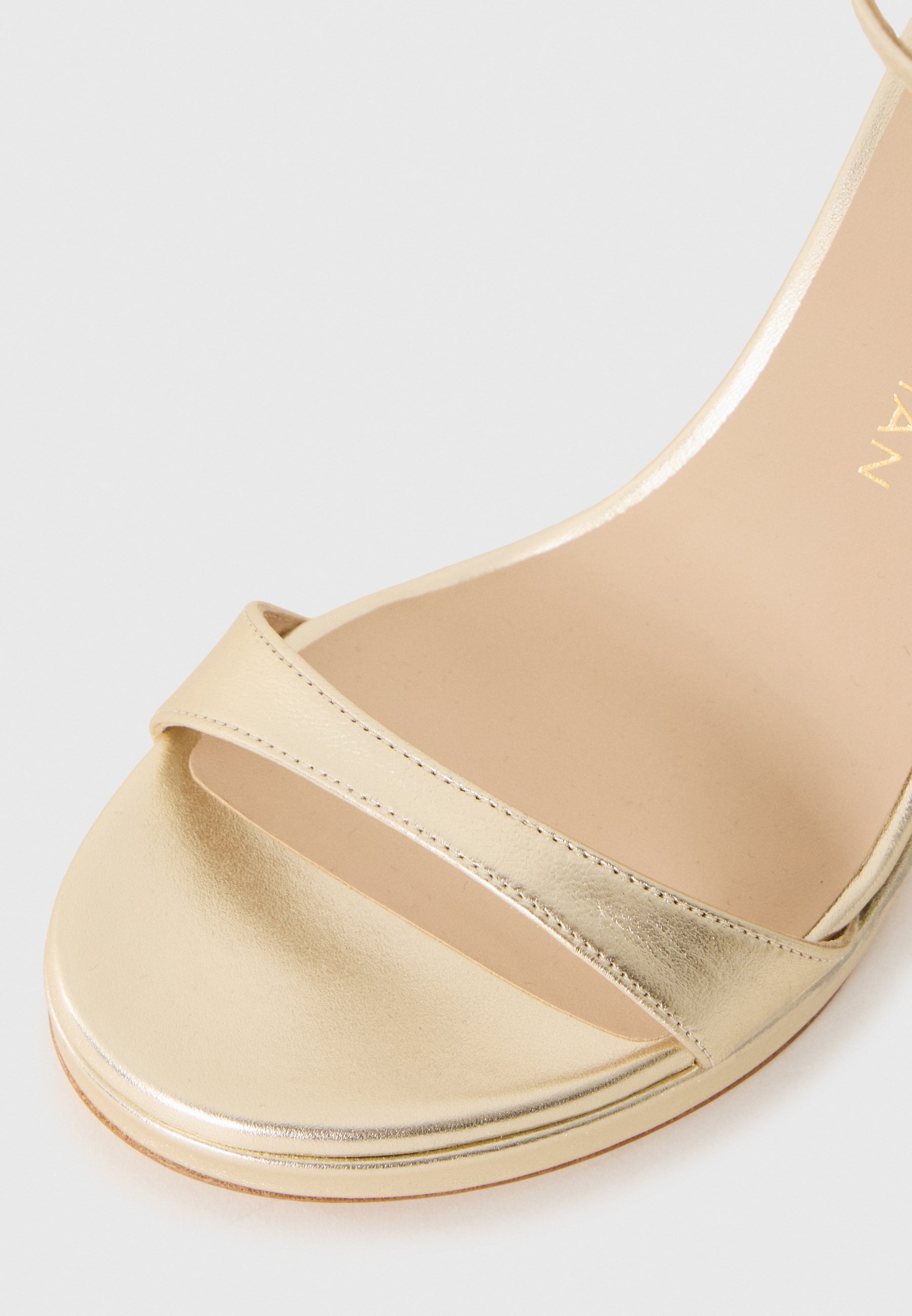 Sandali con tacco alto Stuart Weitzman - color oro chiaro