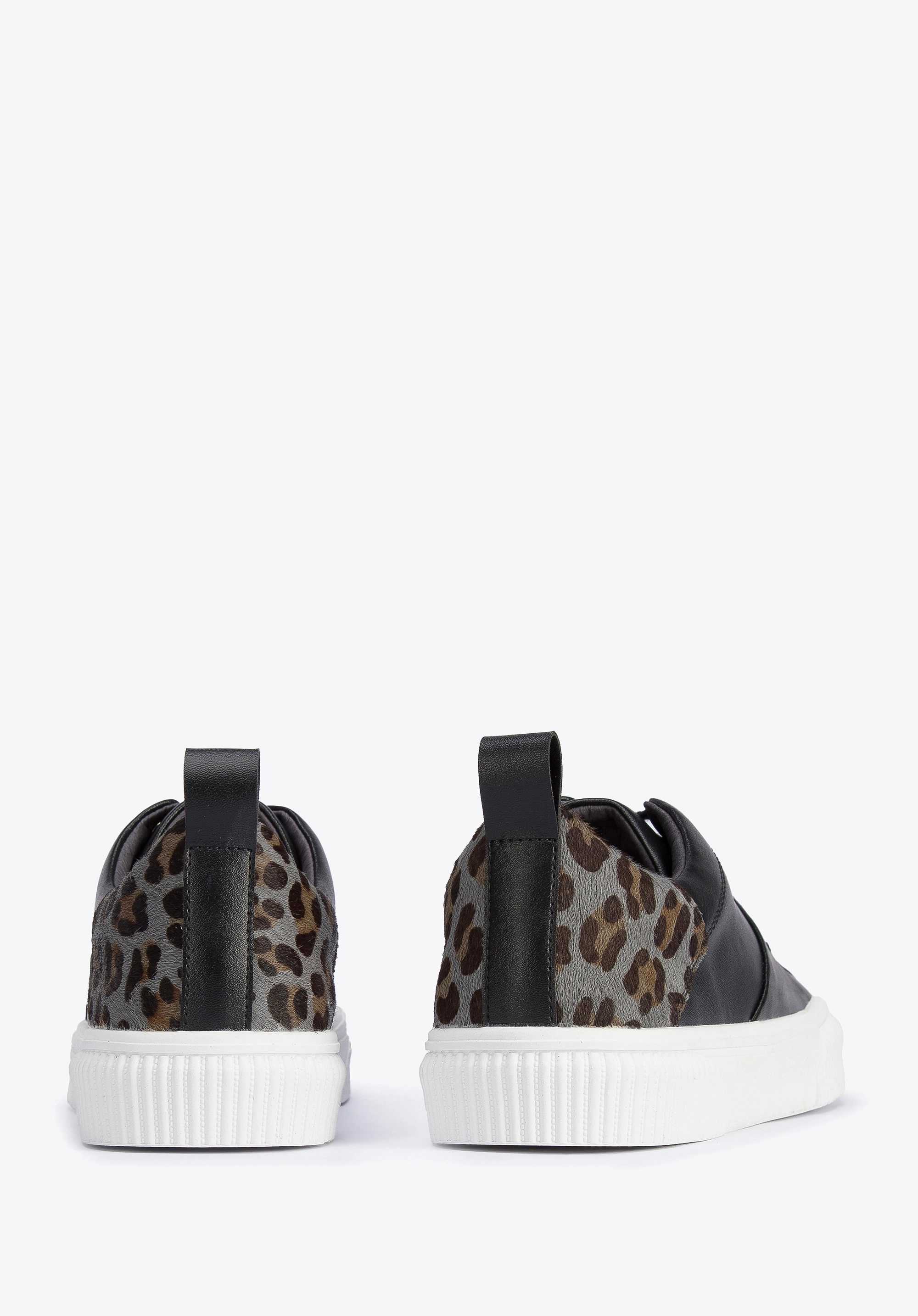 Damskie sneakersy skórzane z wzorem w cętki czarne