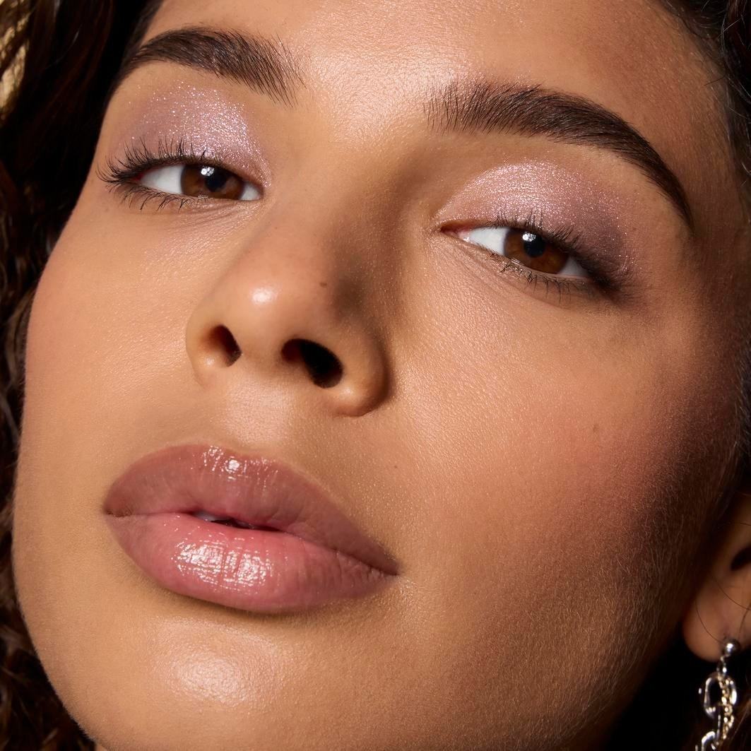 elf Cosmetics sjenilo za oči „Fine as Fleck“ s šljokicama – 2 ml
