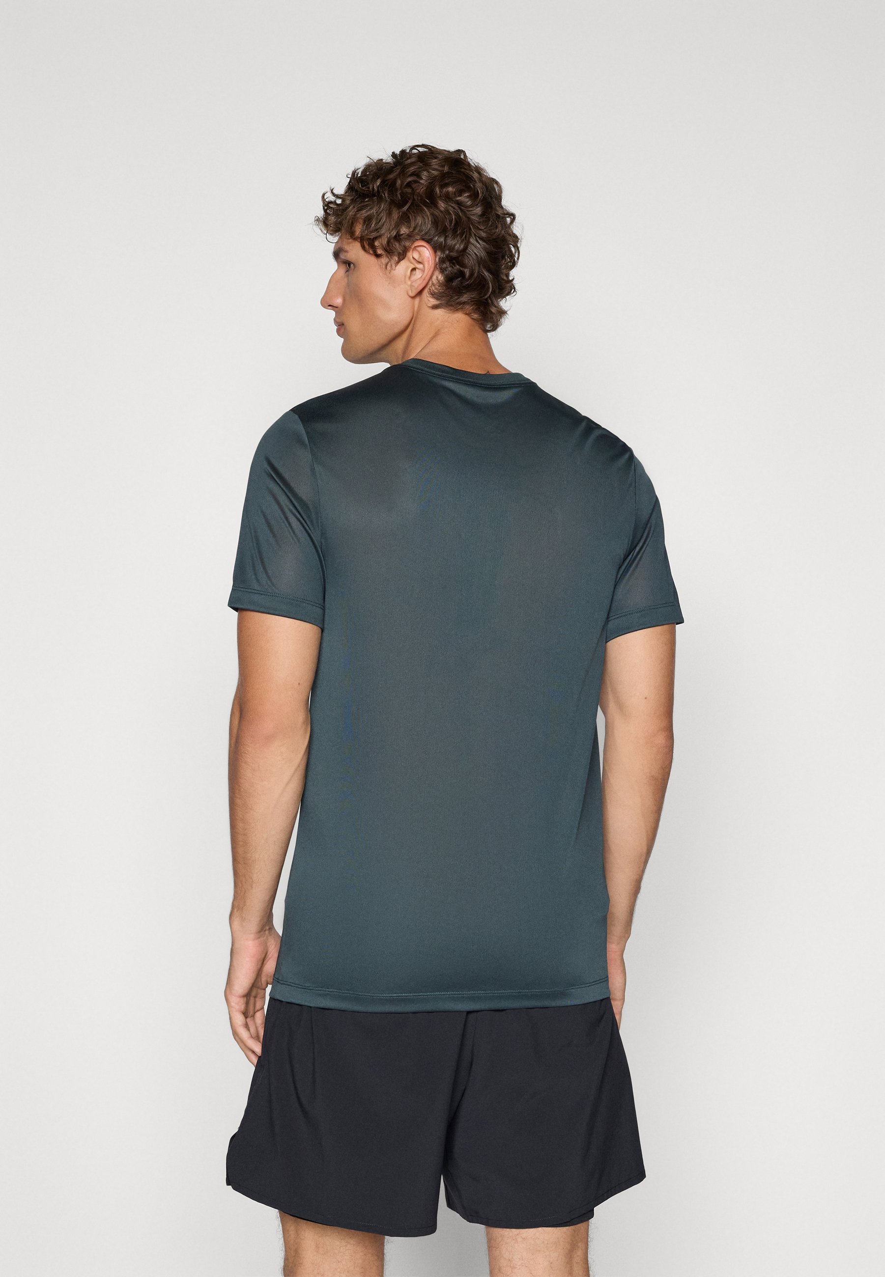 Nike Performance TEE RESET – Sport-T-Shirt – Seetang/mattes Silber