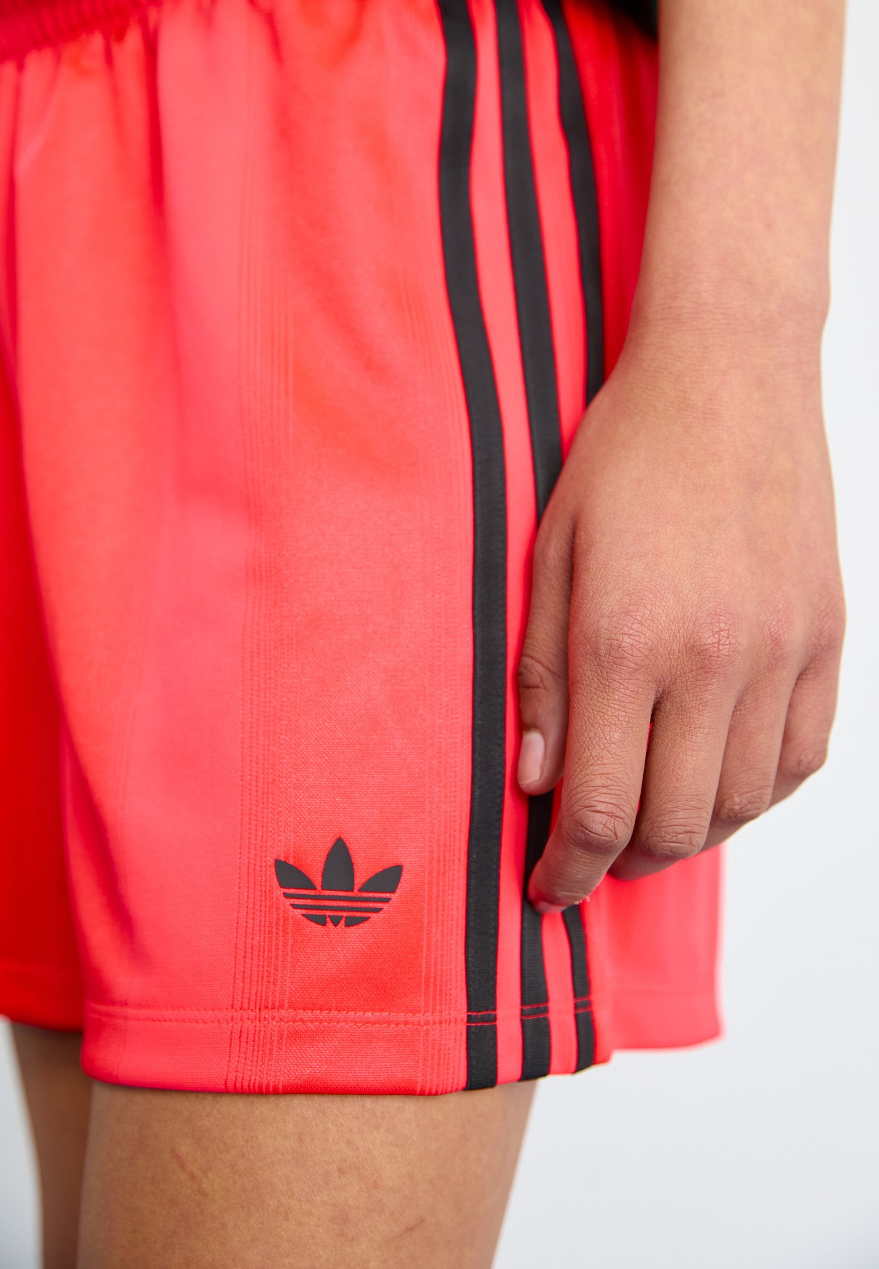 Teplákové nohavice adidas Originals - lucid red/black