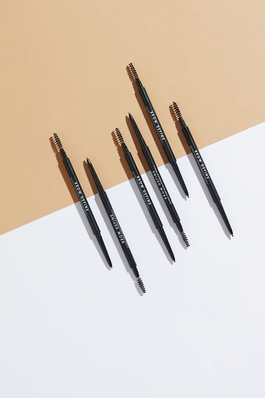 Lápis de Sobrancelha de Precisão Brow Define da MUA Makeup Academy com Pincel