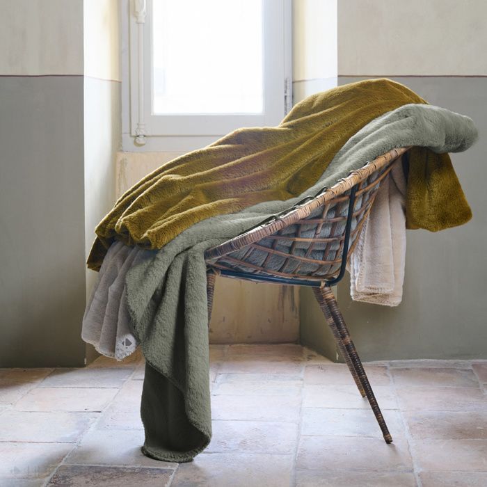 TANUKI maxi polyester throw 150x200 cm faux fur hay yellow
