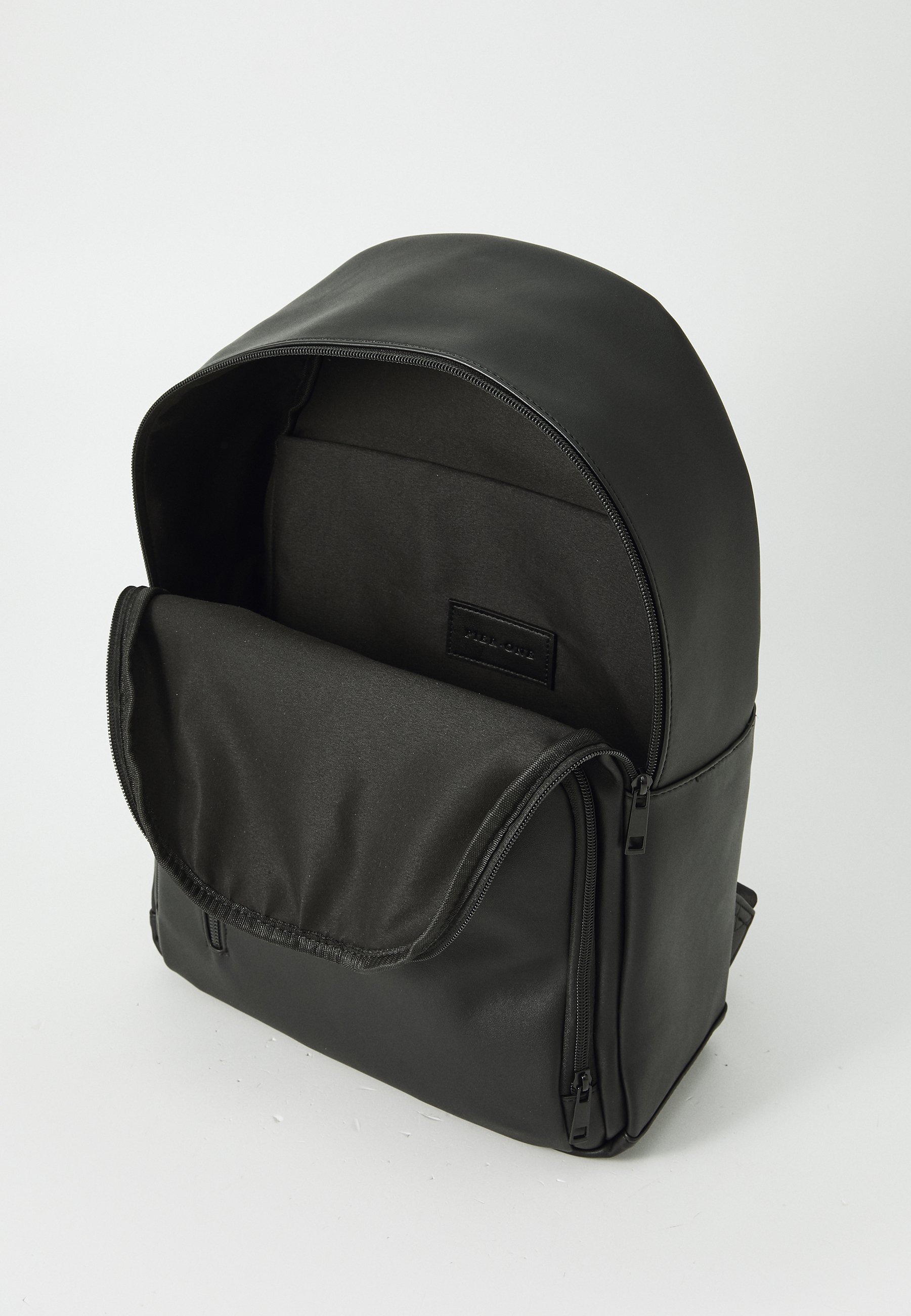 „Pier One“ UNISEX kuprinė – juoda