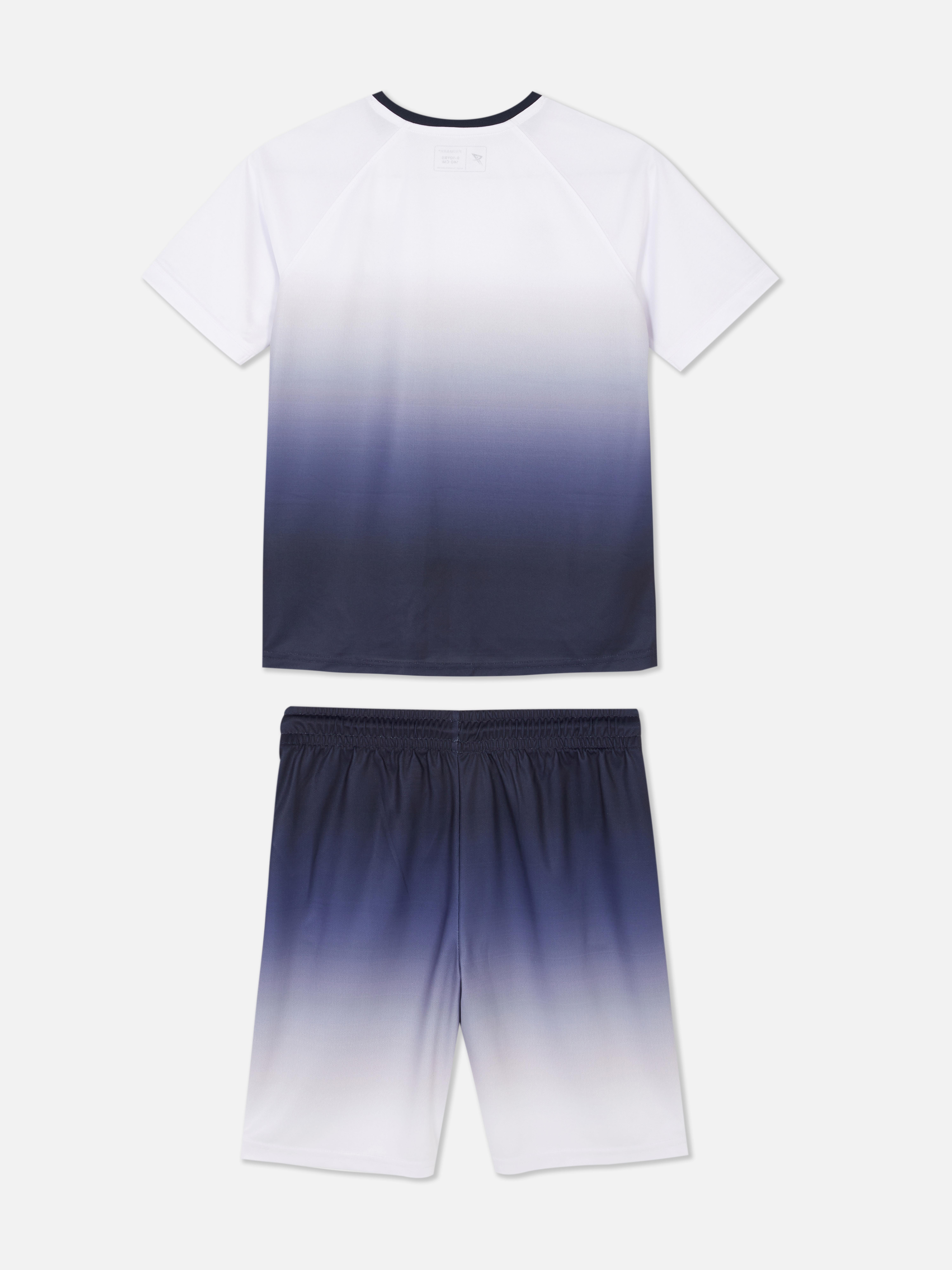Sportset mit Farbverlauf-T-Shirt und Shorts. Ein sportliches Set mit einem Farbverlauf-T-Shirt und Shorts.