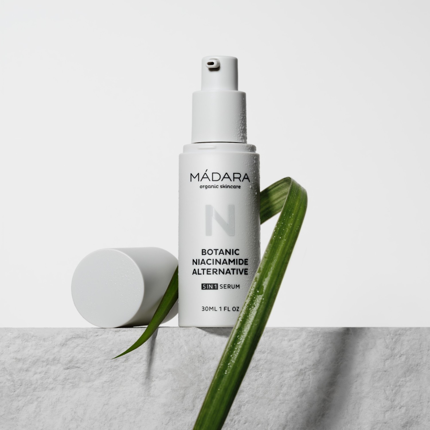 MÁDARA Feuchtigkeitsserum Time Miracle Botanic niacinamid alternativa - 30 ml