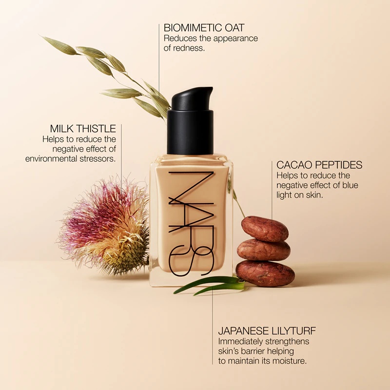 NARS Light Reflecting™ пудер је блистав пудер који даје природан изглед.