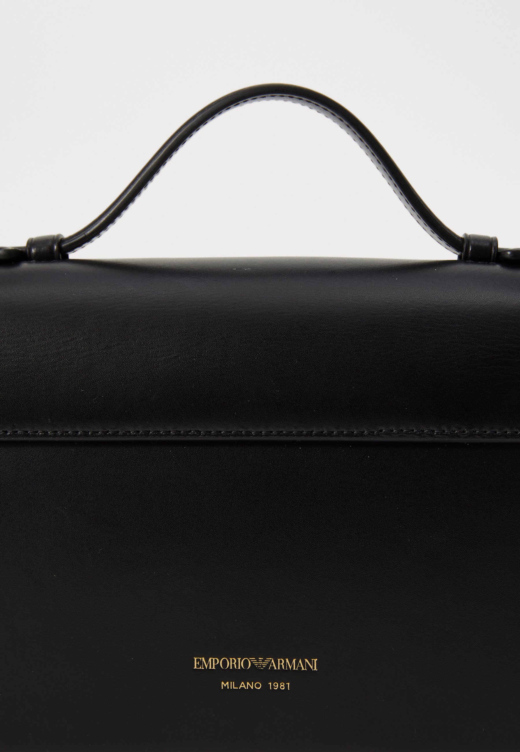 Emporio Armani HANDTAS MET HANDVAT - Handtas - zwart
