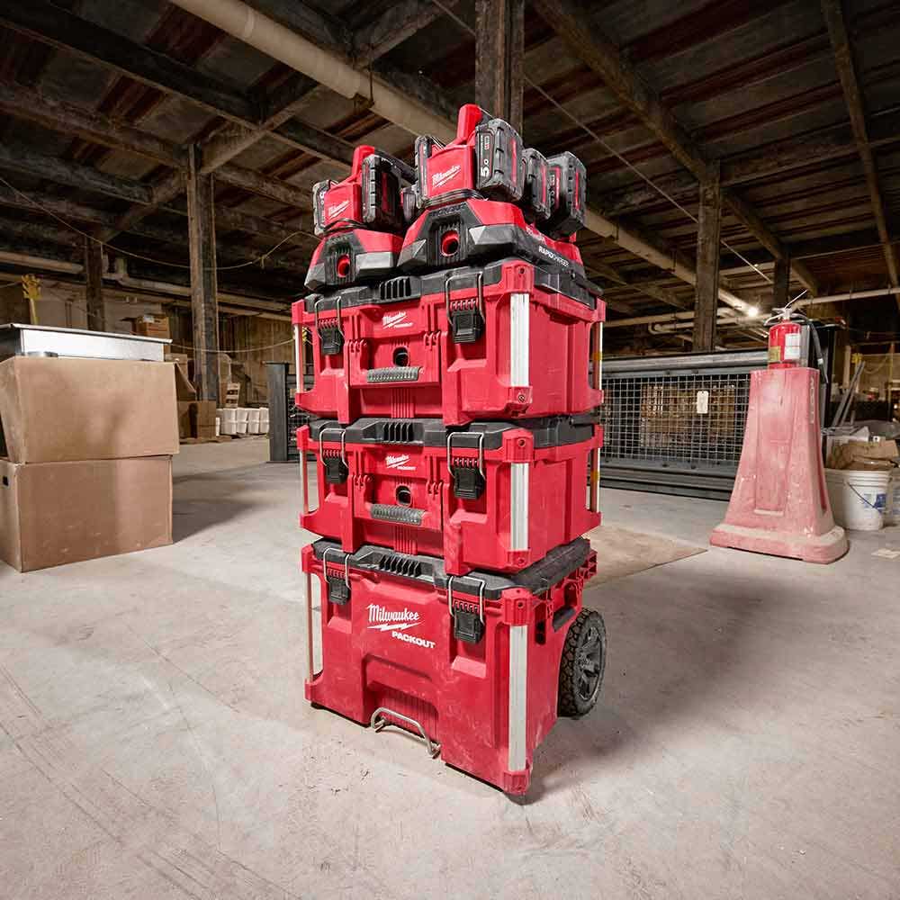 Carregador rápido de 6 estações MILWAUKEE PACKOUT™ M18PC6