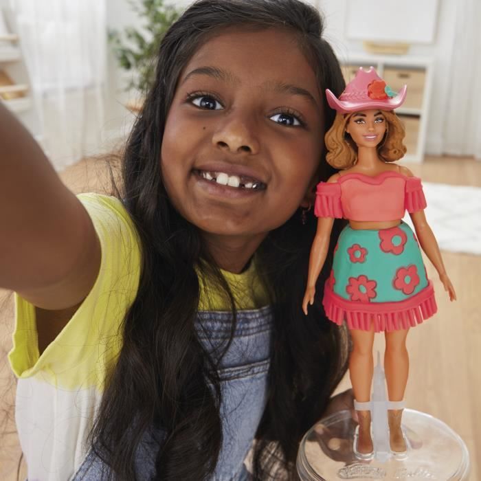 Set di pasta modellabile Play-Doh Barbie con fiori e frange
