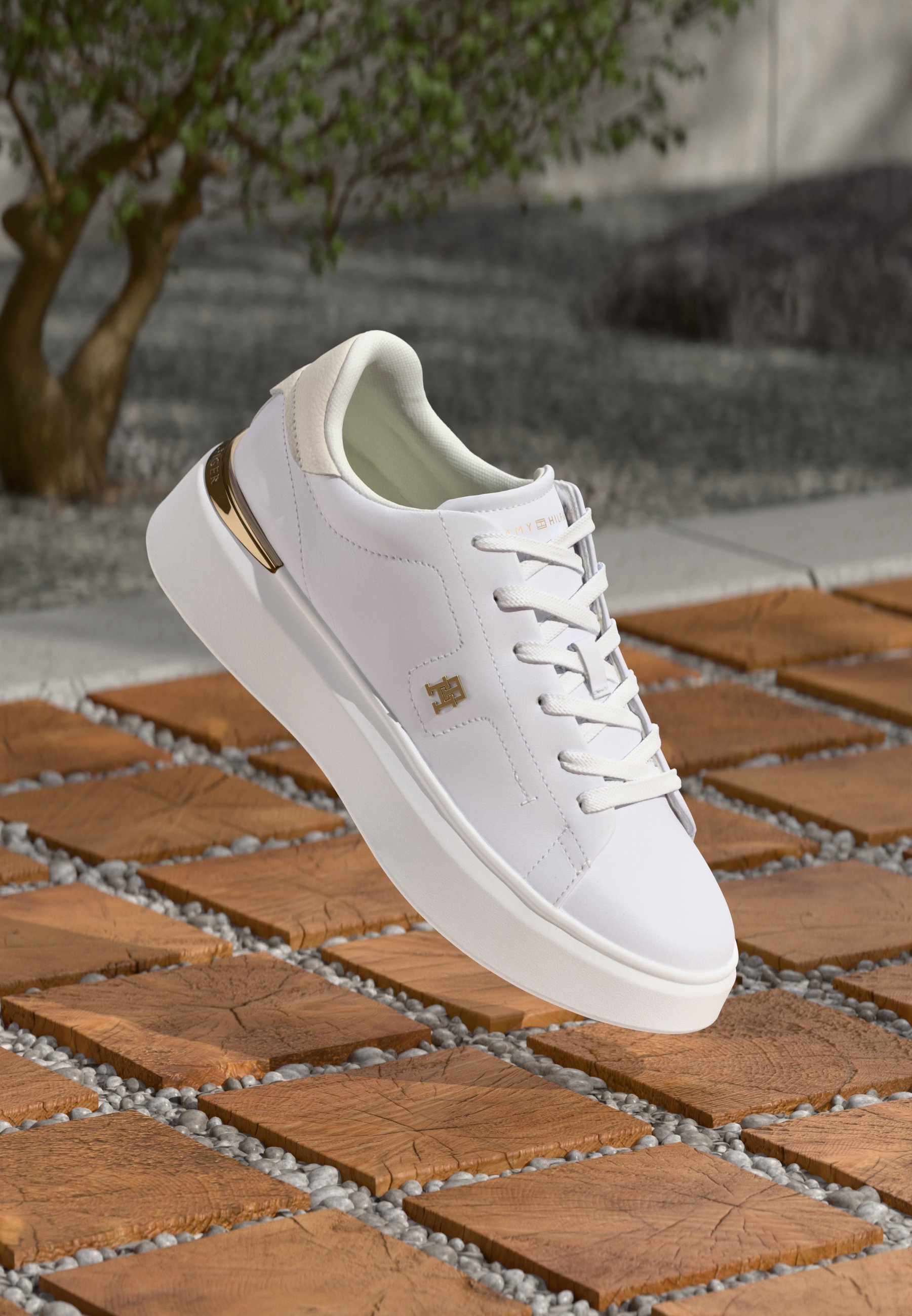 Tommy Hilfiger FASHION COURT - Vabaajajalatsid - valge
