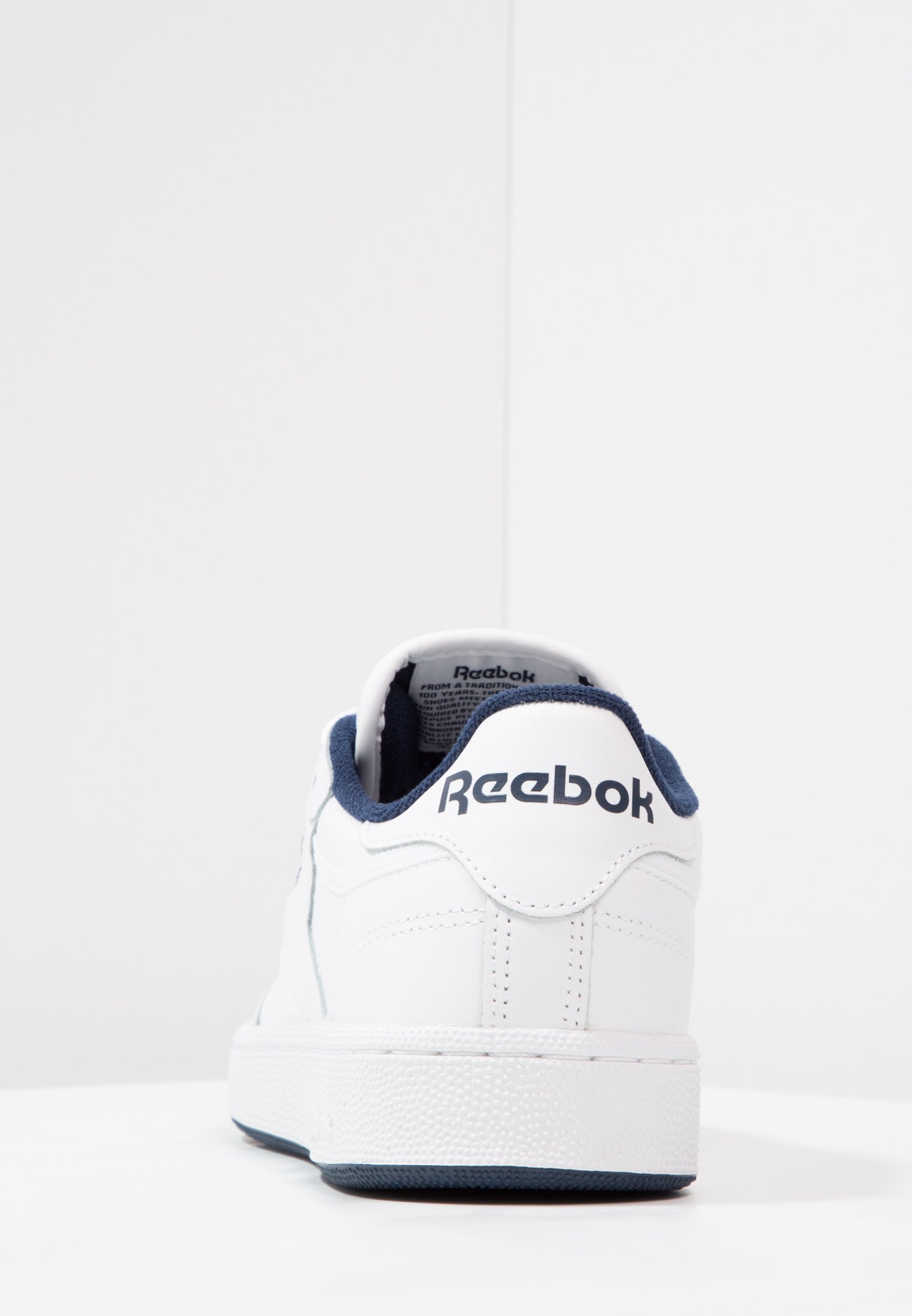 Reebok Classic CLUB C 85 UNISEX - Joggesko - white/navy
