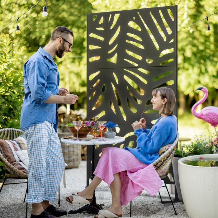 Panel de privacidad Outsunny - diseño decorativo de plantas para exteriores, ideal para paisajismo de jardines - metal - 122x45x198cm - negro