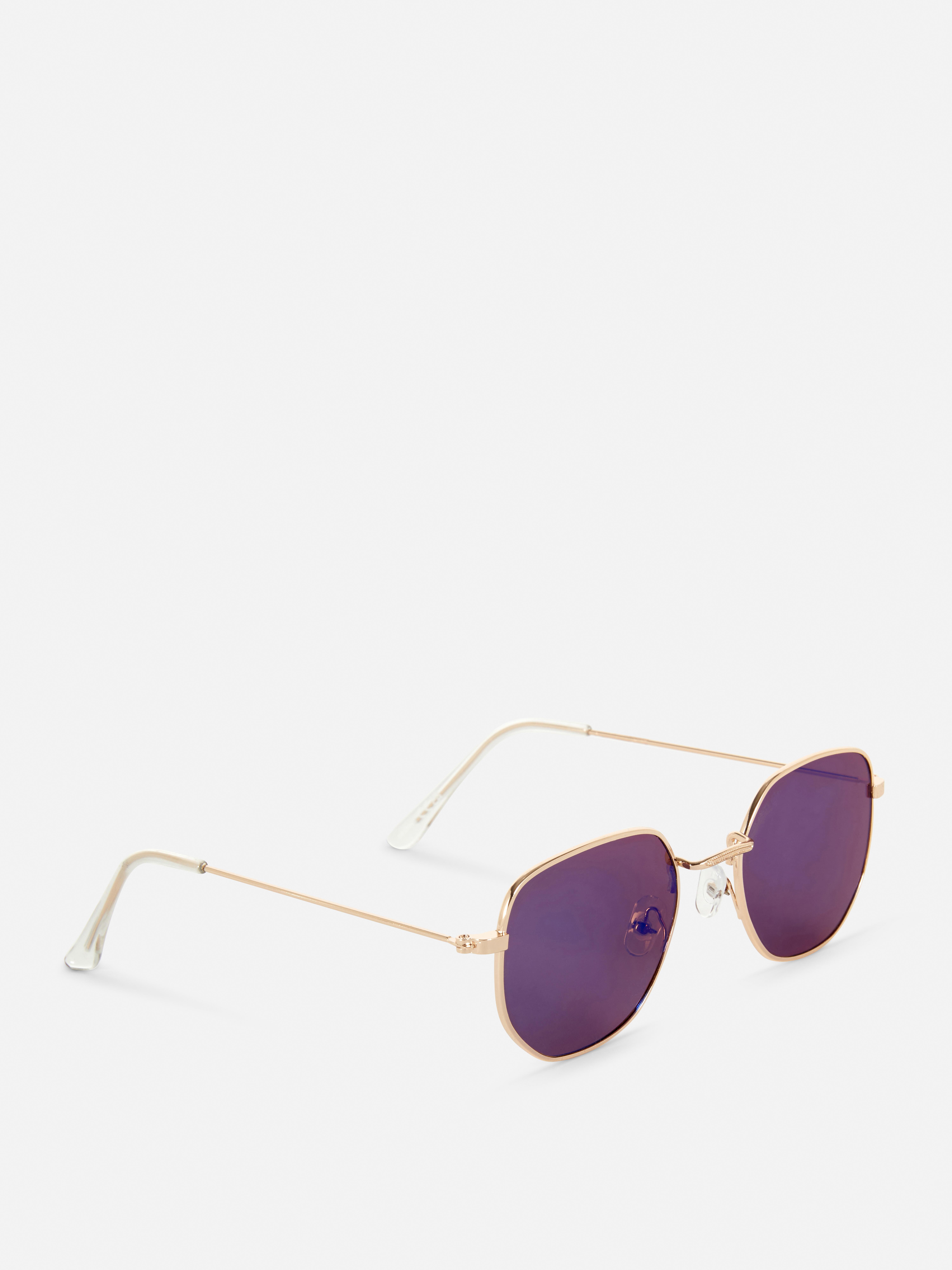 Ochelari de soare hexagonali metalici. Creează o notă de stil cu acești ochelari de soare geometrici.