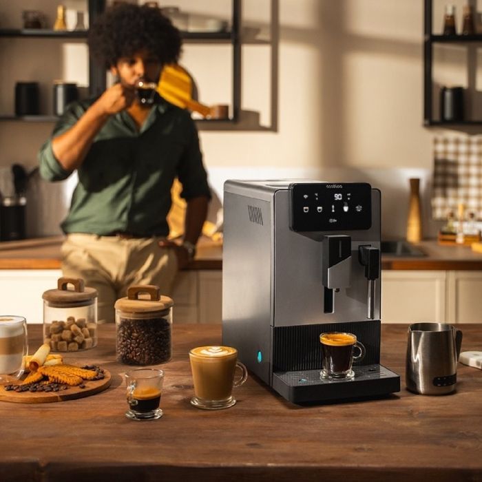 Cafetera automática Cecotec Cremmaet Steam. 1350 W, 19 bares, 5 niveles de molienda, depósito de granos de 150 g y depósito de agua de 1,1 L, termostato.