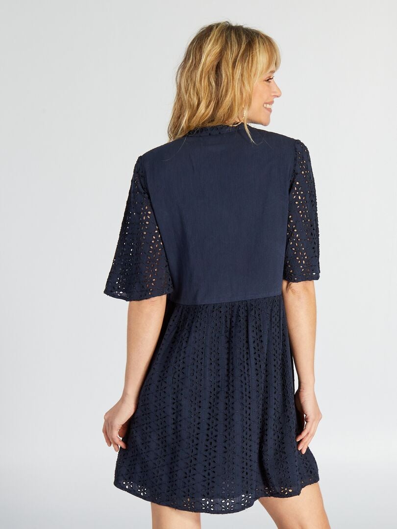 Rochie scurtă, croită, cu broderie englezească - ALBASTRU