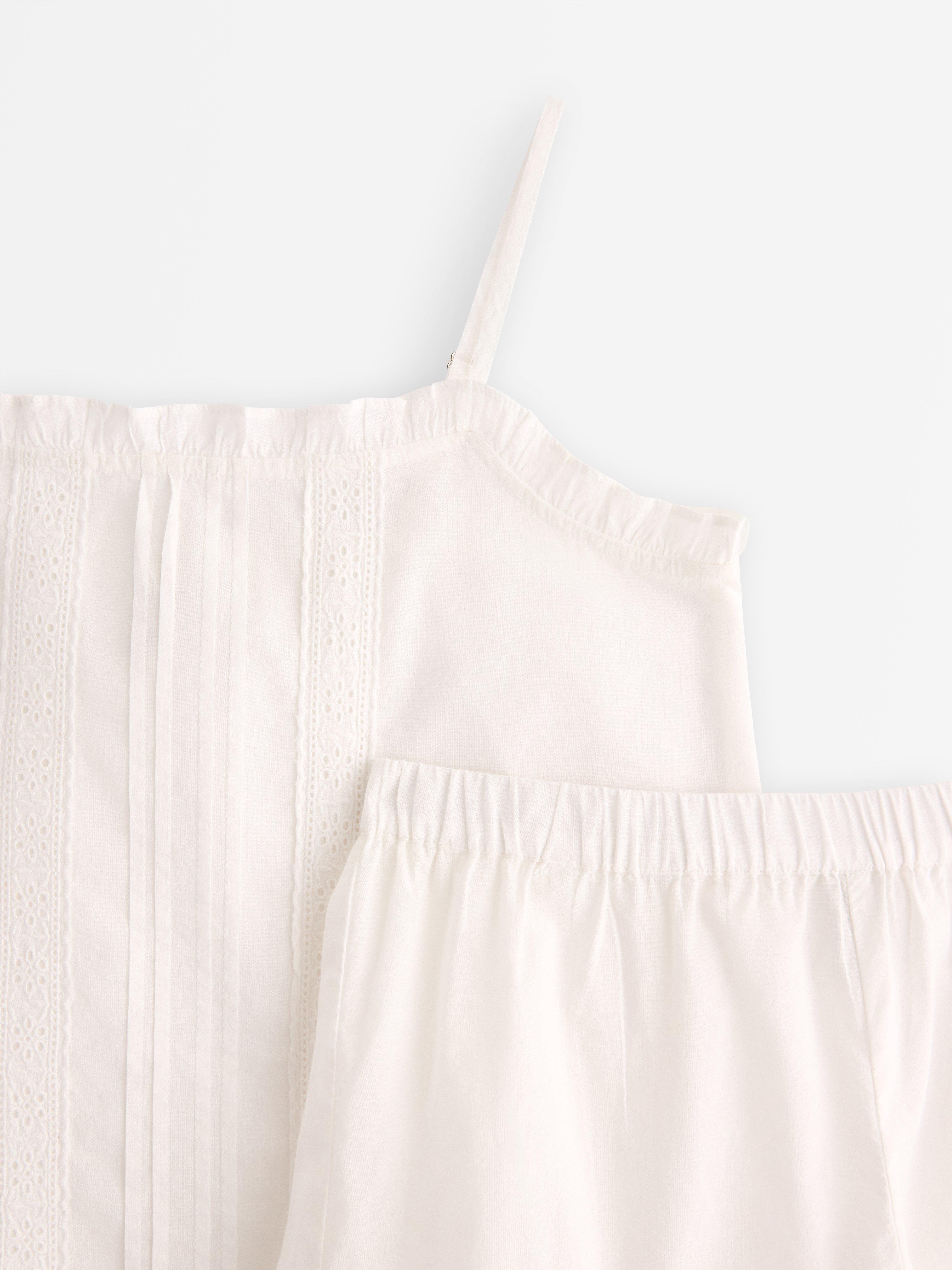 Pijamale Off-White de mărime medie cu broderie tip inele