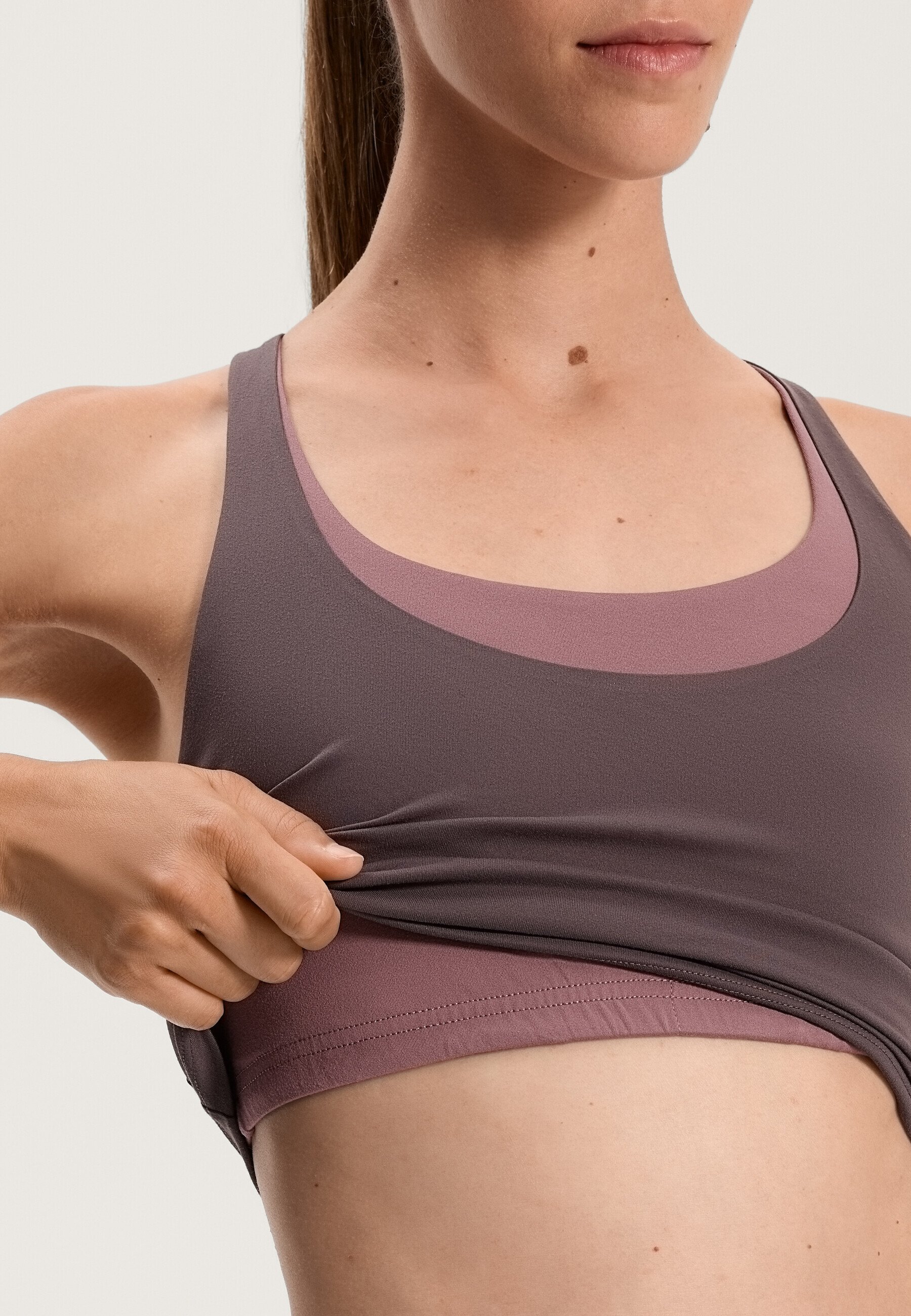 Sutiã esportivo OYSHO COMFORTLUX OVERLAY - marrom