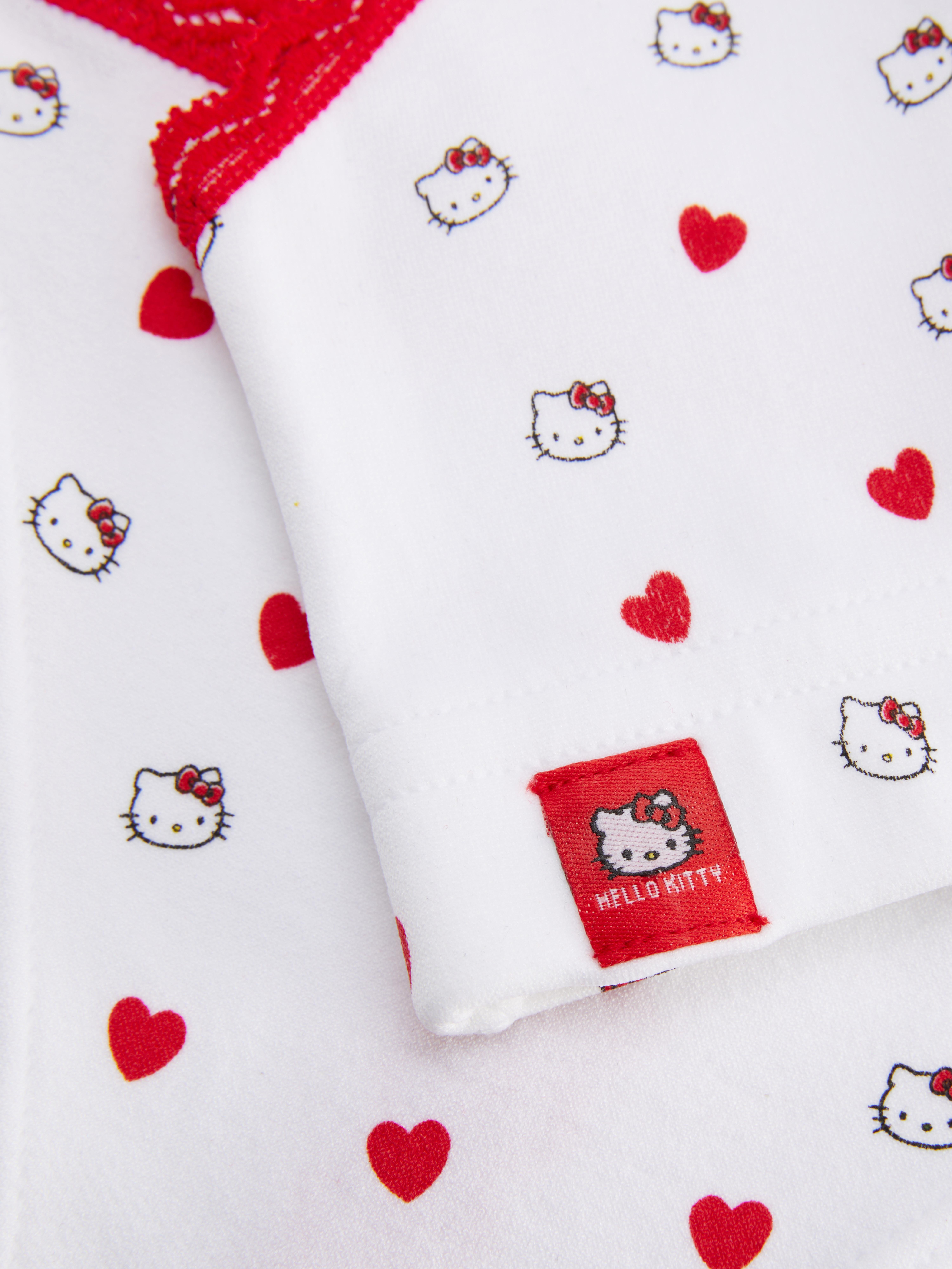 Hello Kitty háromszög alakú melltartó és tanga szett. Ez a csipkés és mintás Hello Kitty fehérnemű szett aranyos és kényelmes.