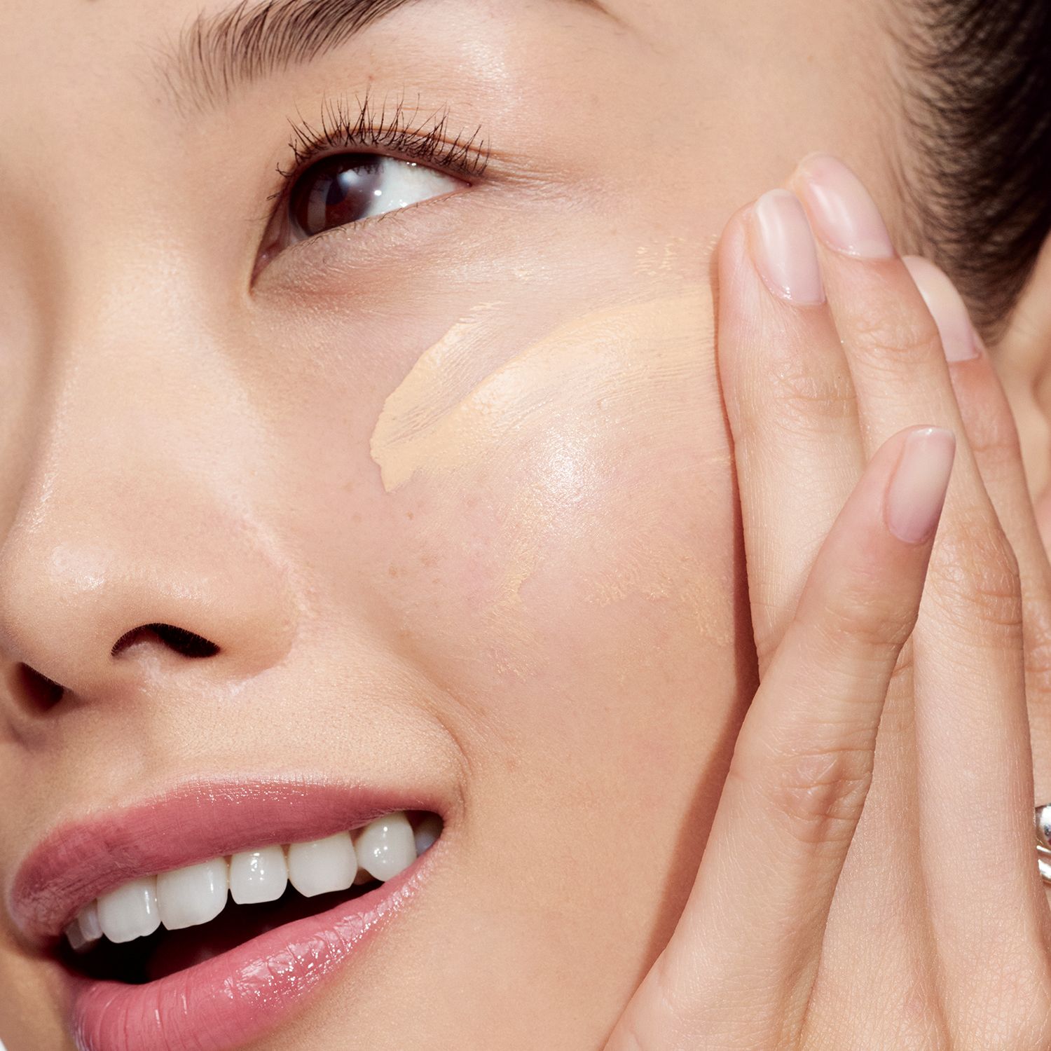 Even Better Clinical Vitamin Makeup Foundation SPF50 Luksuzni puderi