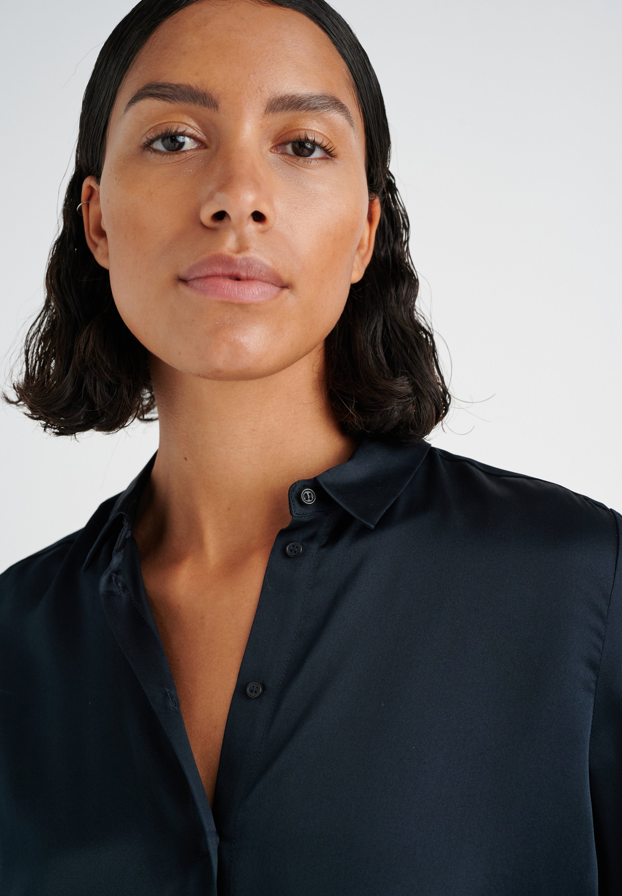 LEONORE PREMIUM - Halenka s knoflíky - black