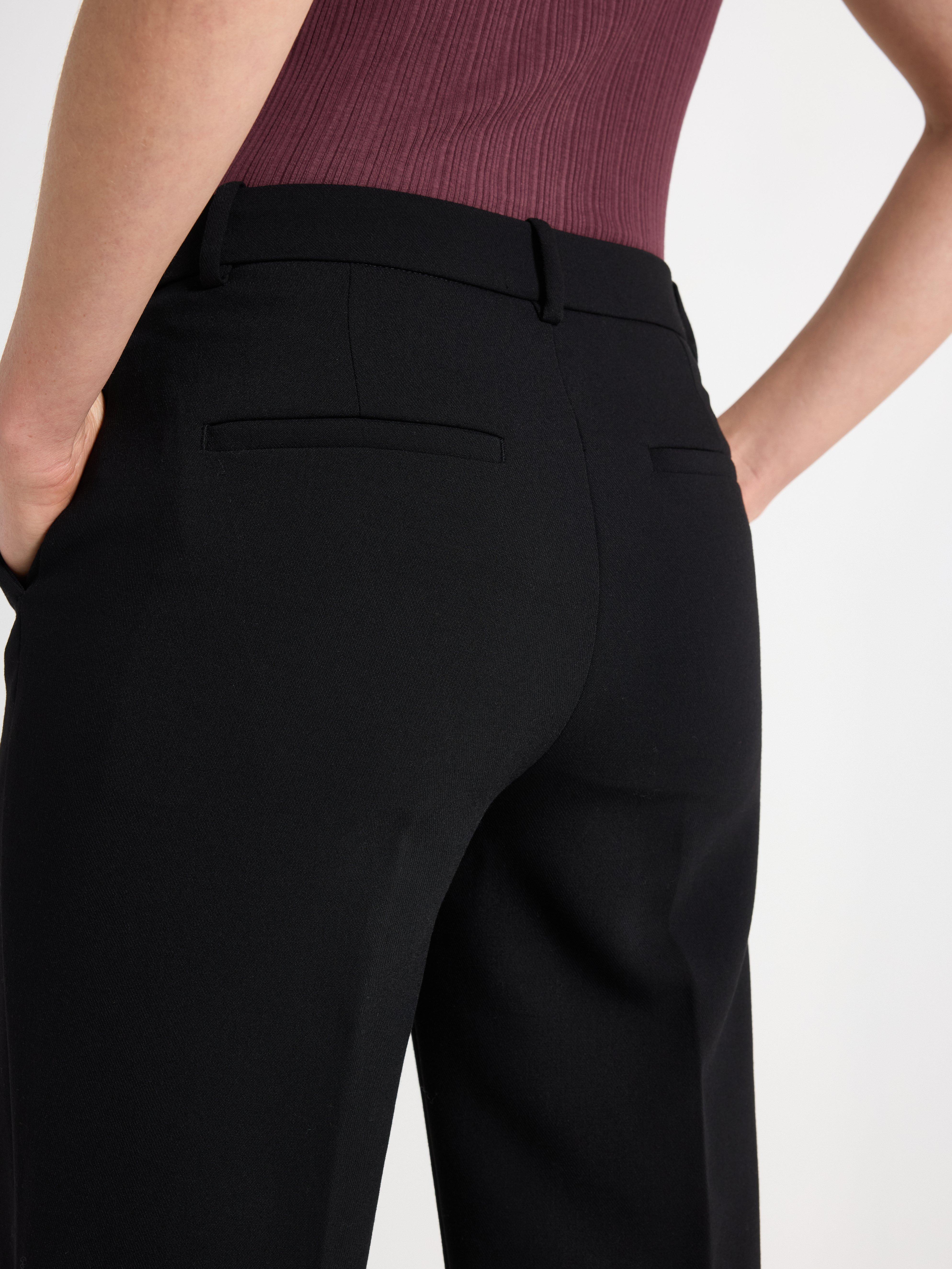 Calça reta NOOR com cintura normal, preta.