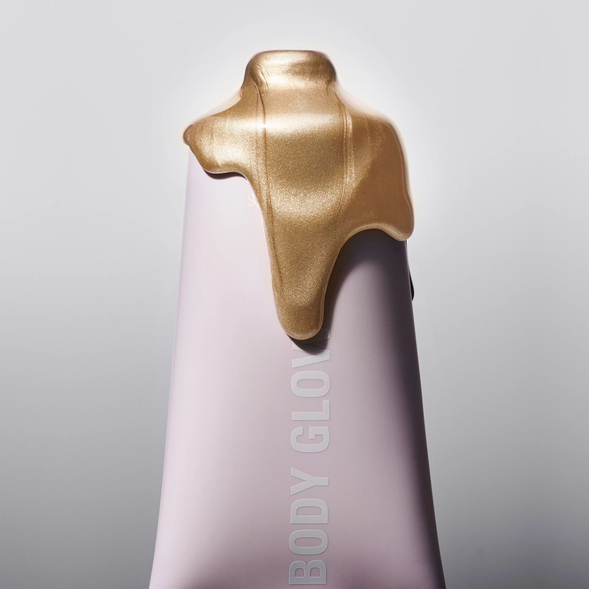 Body Glow 300 Built Different - Kylie By Kylie Jenner