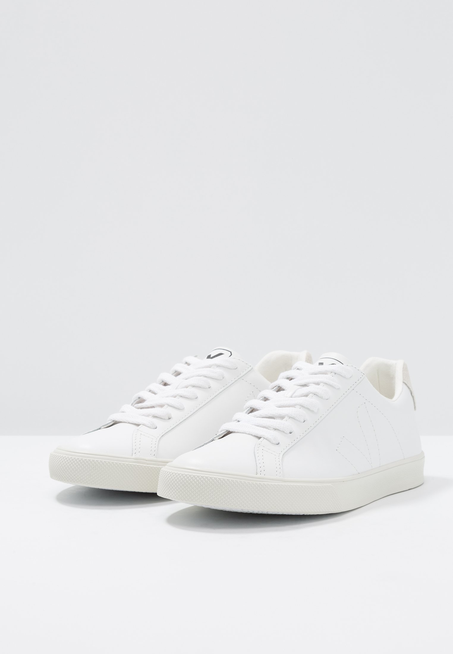 Vedi le scarpe da ginnastica basse