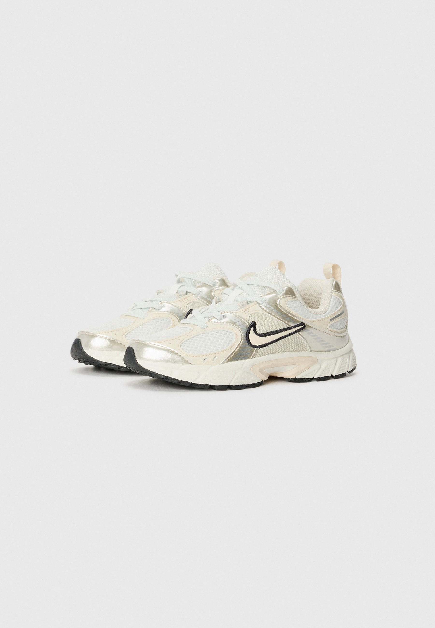 Nike Sportswear V5 UNISEX - Sneakers - summit white/orewood brown/sail/black