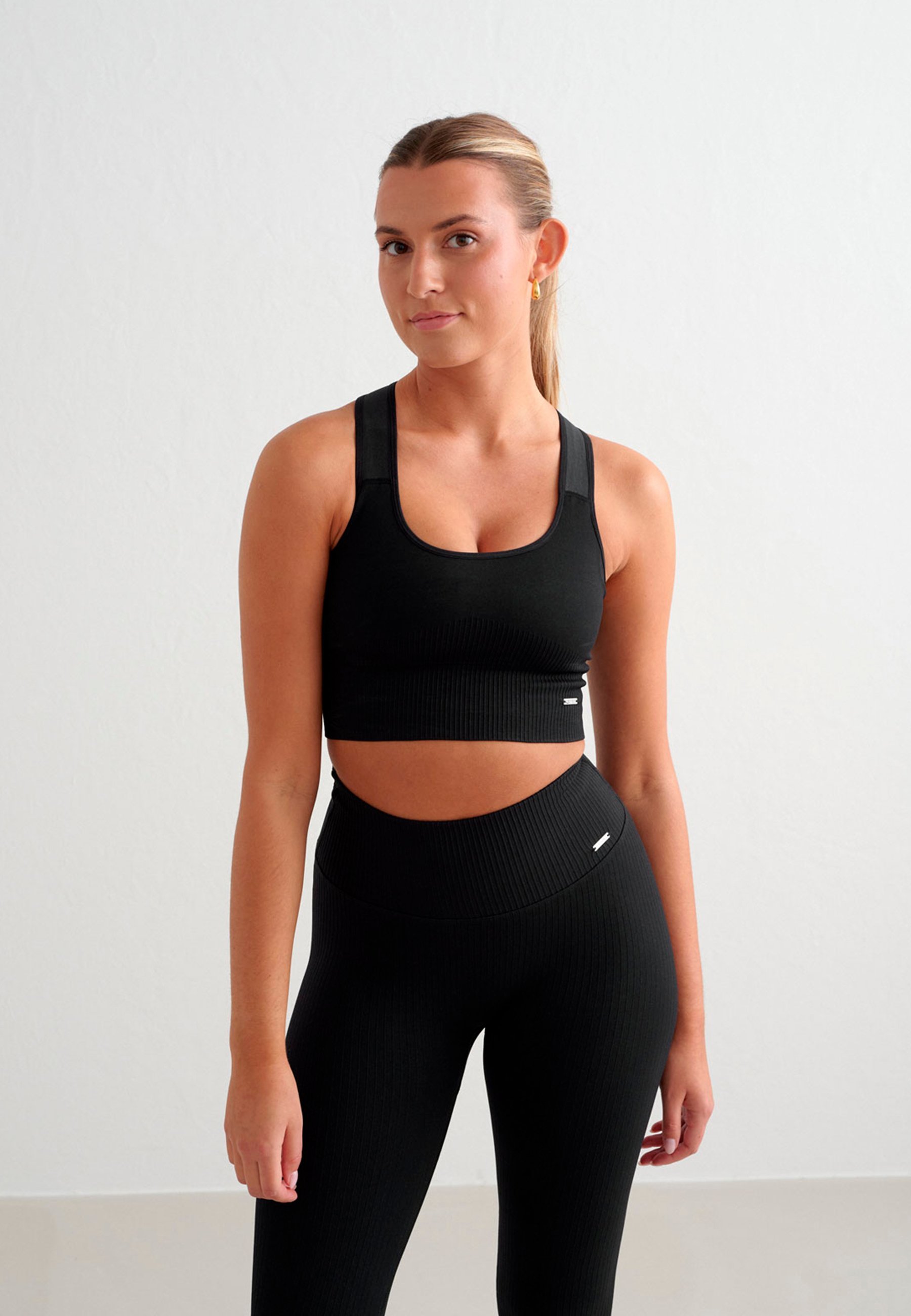 aim'n® RIBBED - Reggiseno sportivo ad alto sostegno - nero