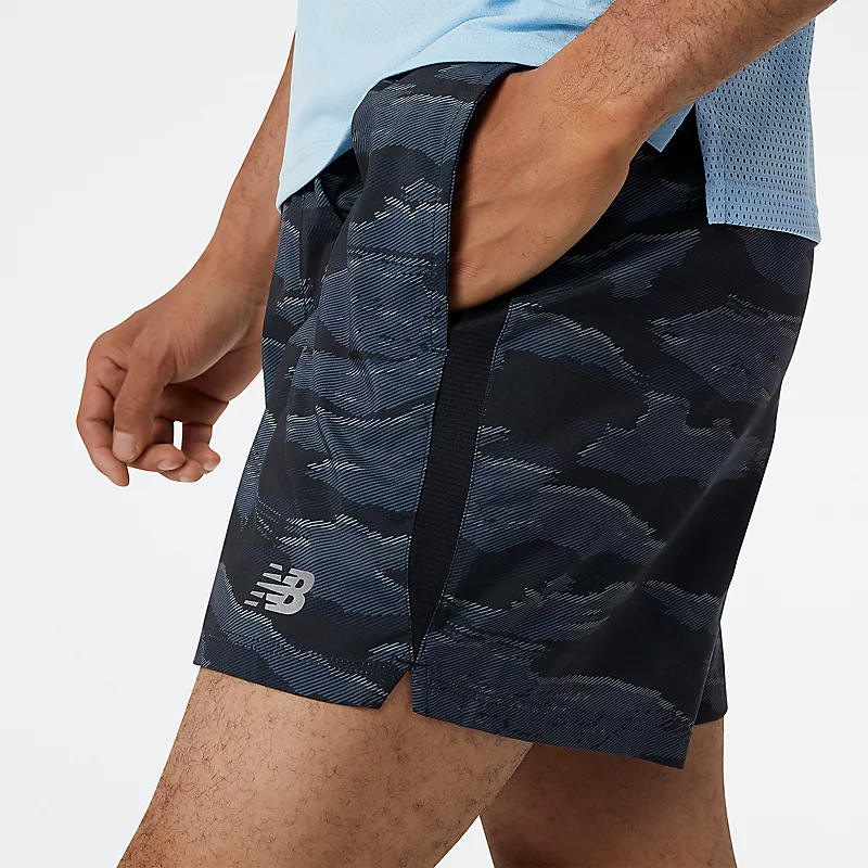 Accelerate shorts met print voor heren, 5 inch - zwart/rood gemêleerd