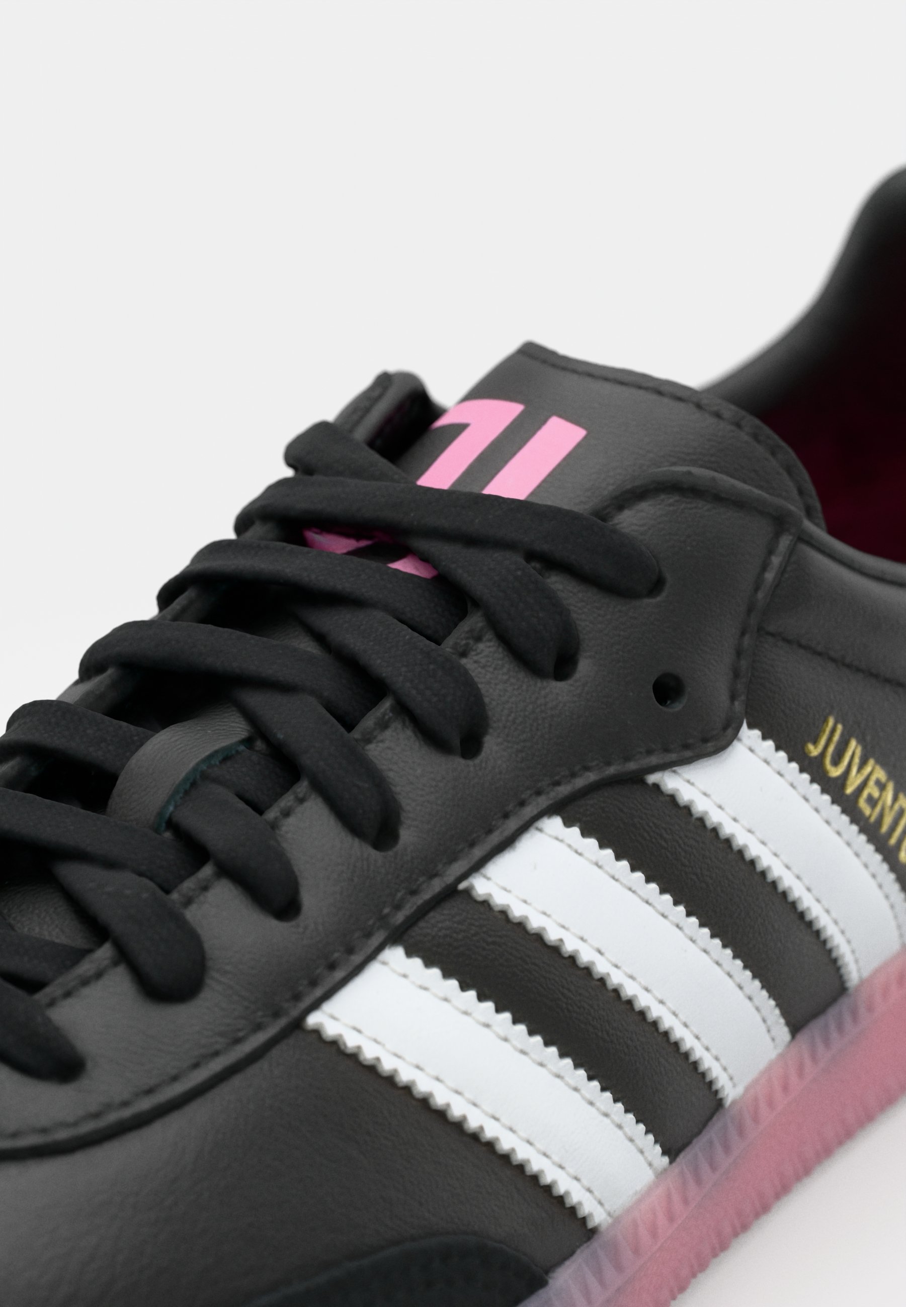 adidas Originals SAMBA LICENSED UNISEXE - Chaussures de football en salle - Noir/Blanc/Rose tendre