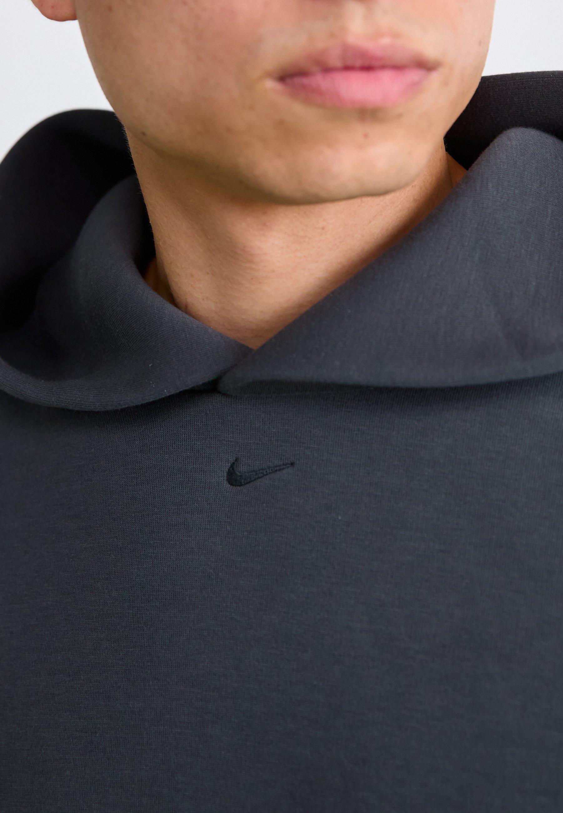 Nike spordirõivaste kapuutsid
