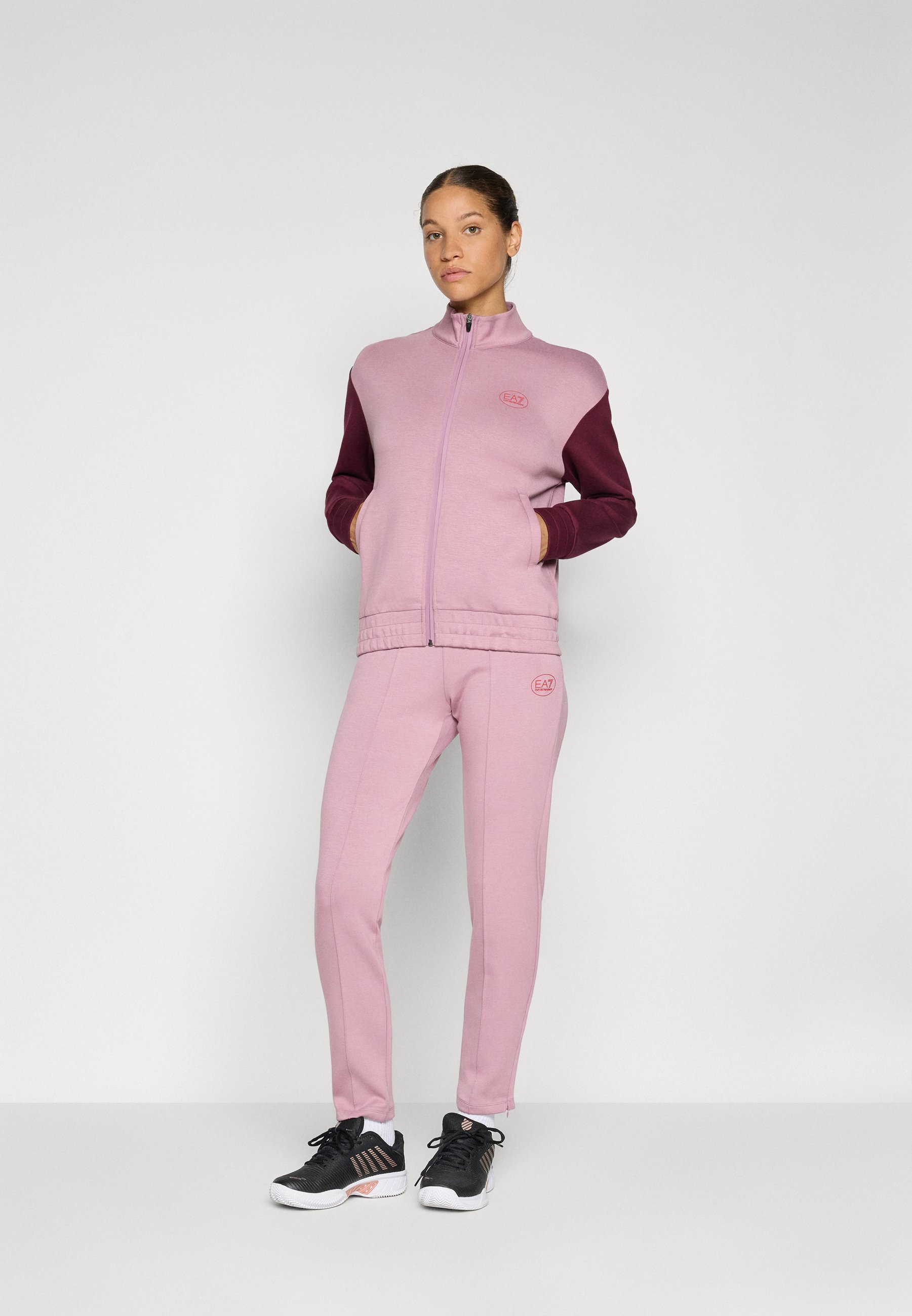 EA7 Emporio Armani TENNIS PRO FREESTYLE TRAININGSANZUG-SET - Trainingsanzug - Dunkelorchidee/Bordeaux
