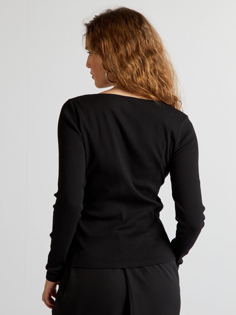 Camiseta de cuello cuadrado - negra