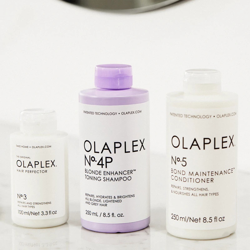 Olaplex N°4P Blond Enhancer Toning Shampoo violets tonējošais šampūns neitralizē dzeltenīgus toņus